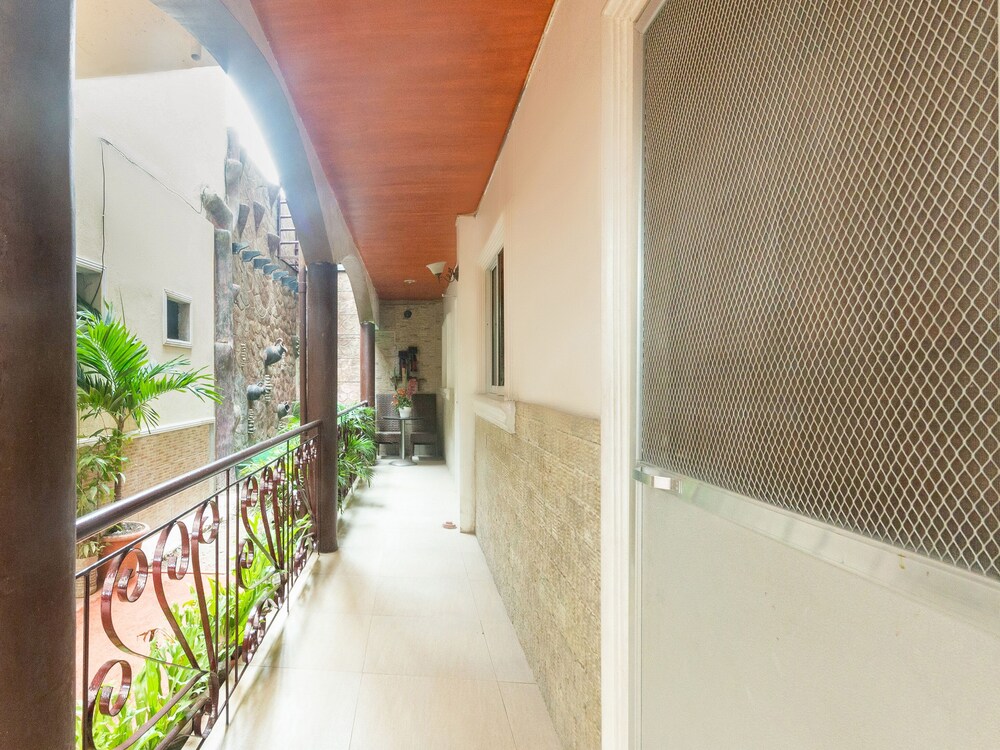 J & H Apartments by OYO Rooms