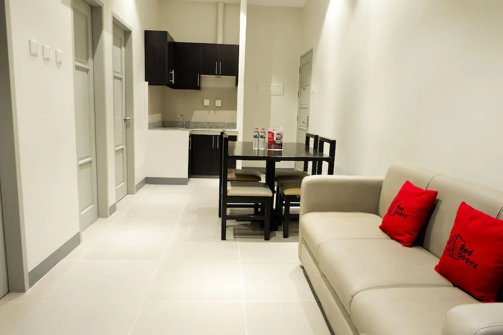 Jcad Hotel by RedDoorz