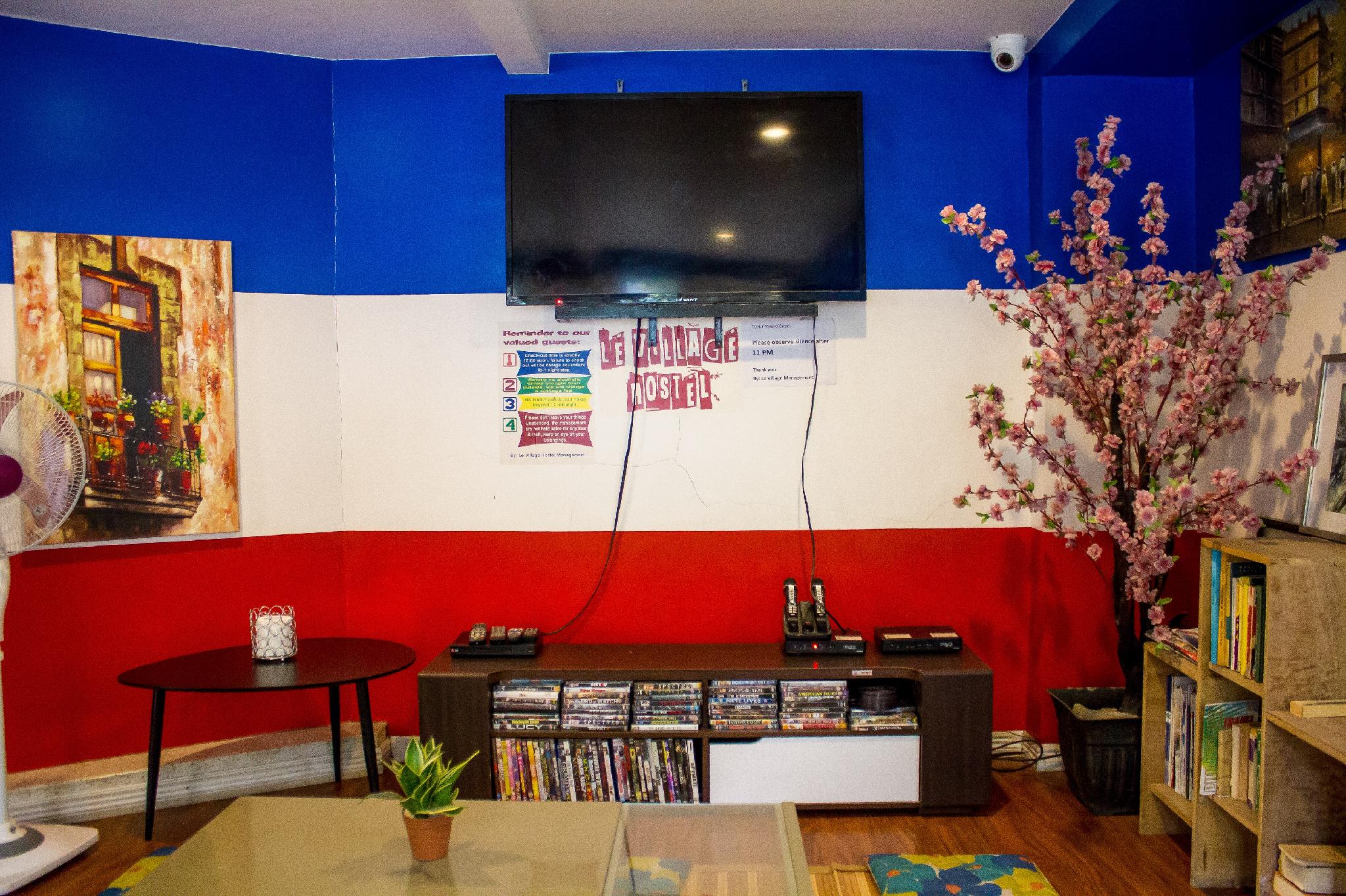 Le Village Guesthouse & Bar