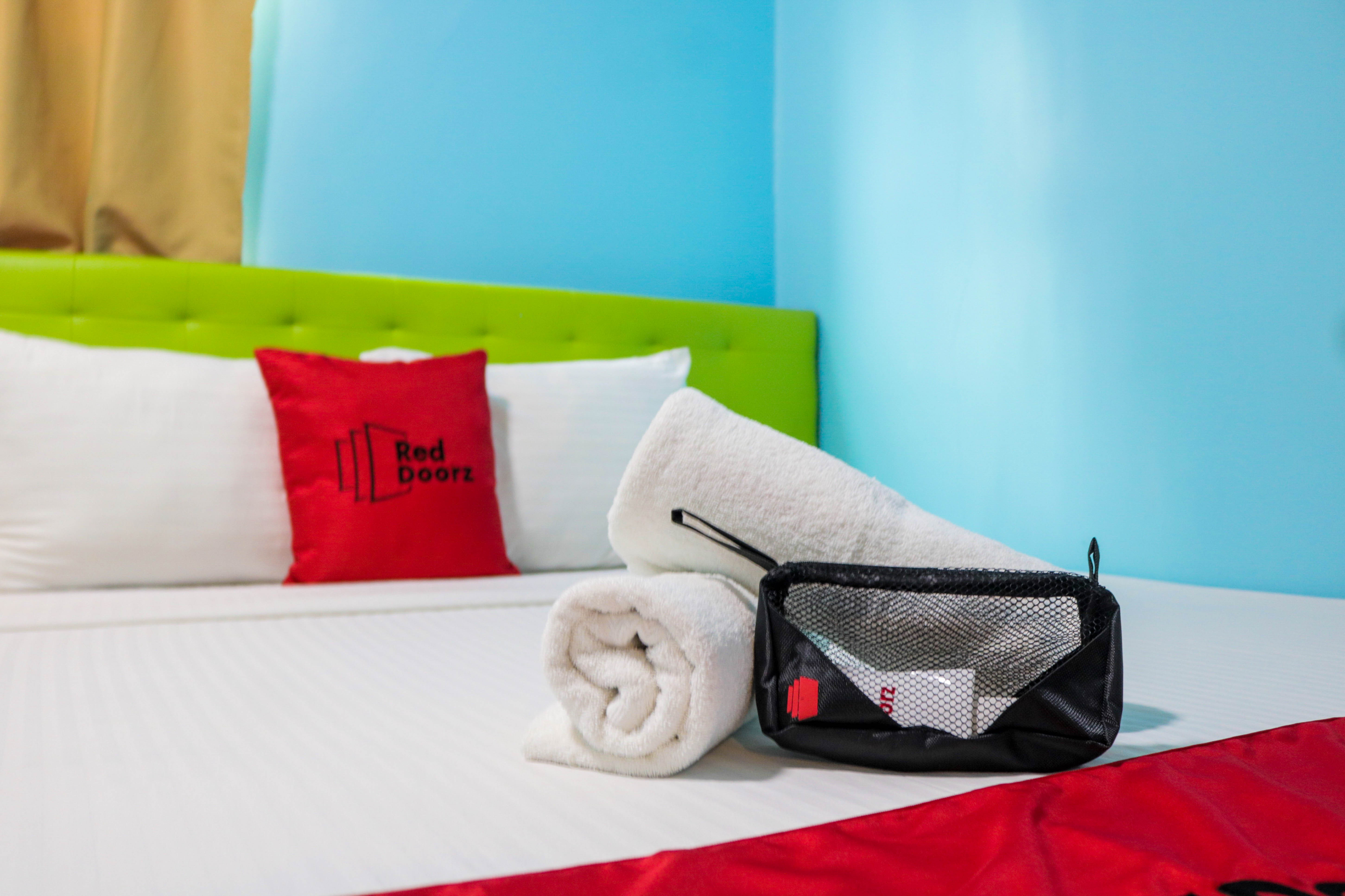 RedDoorz Plus Near UV Mandaue Cebu