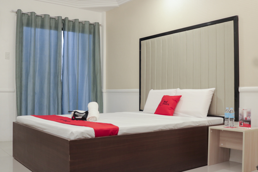 RedDoorz Premium @ Wireless Mandaue Cebu