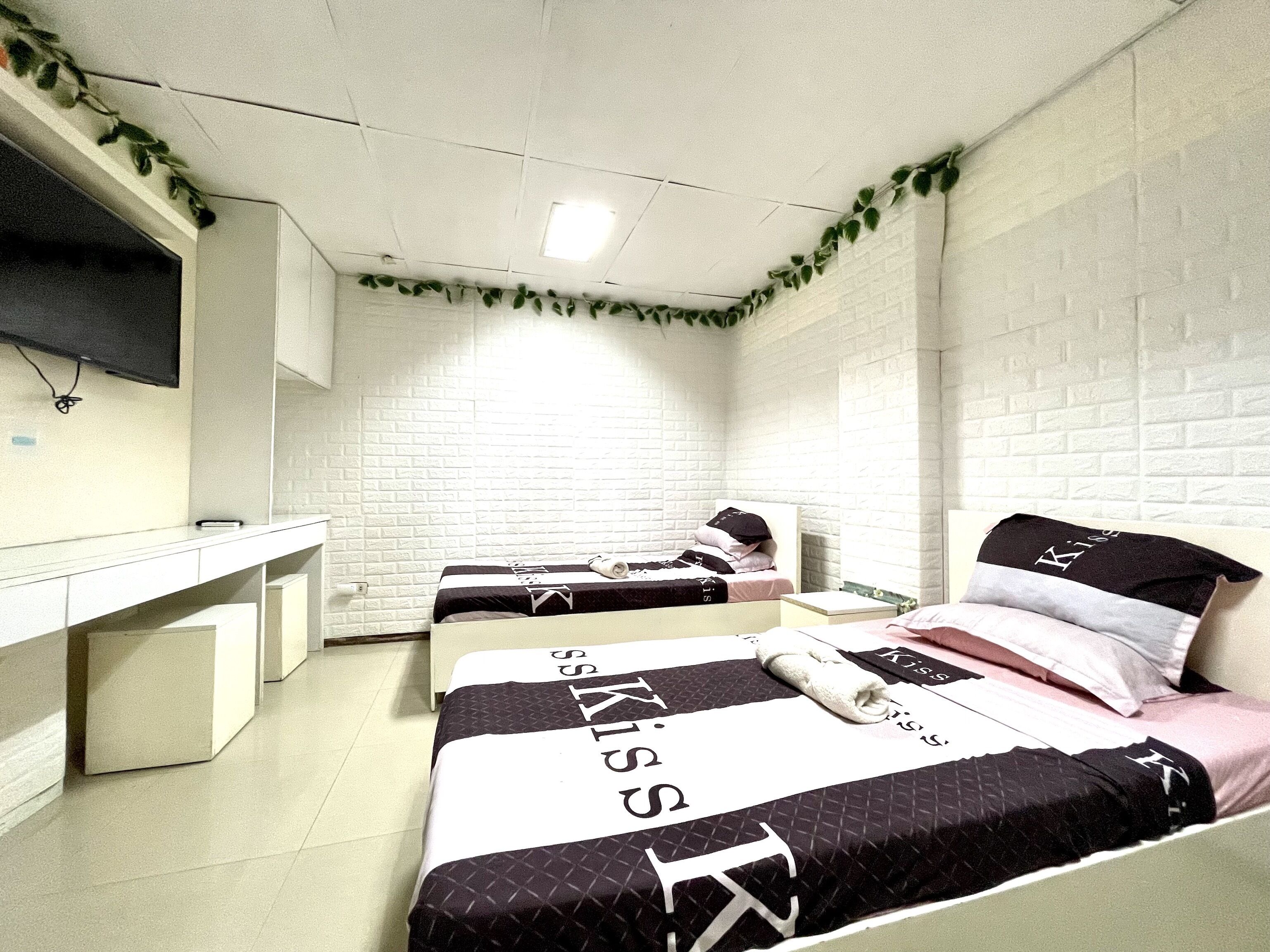 Sabaidee Suites by OYO