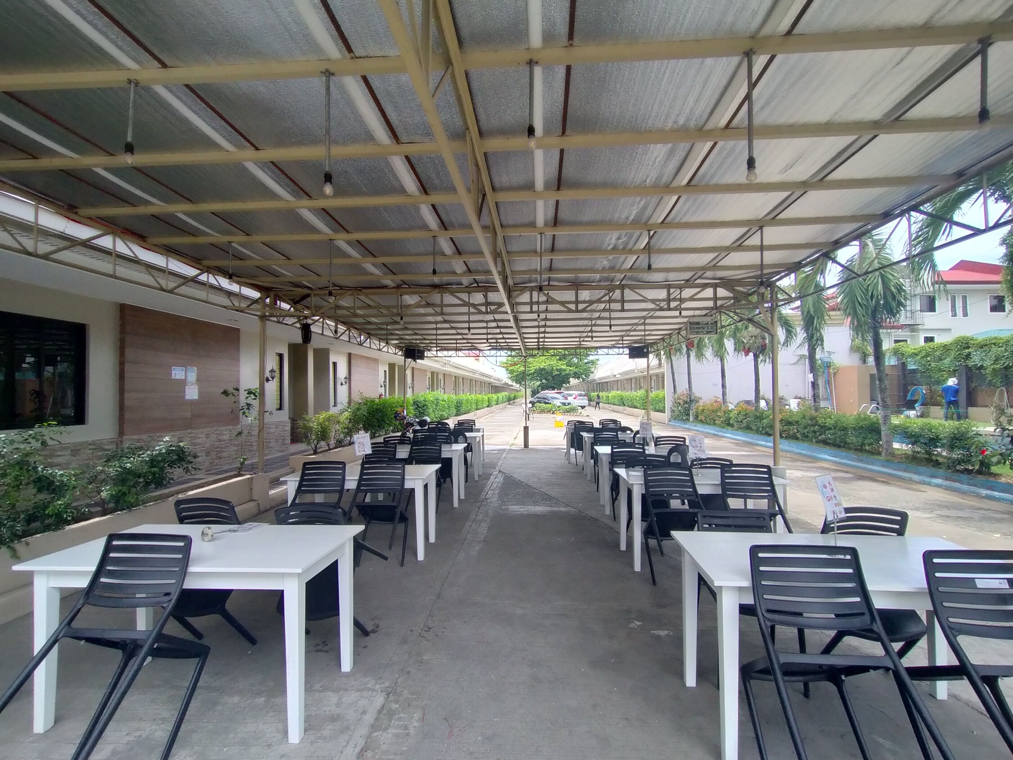 S&M Hotel