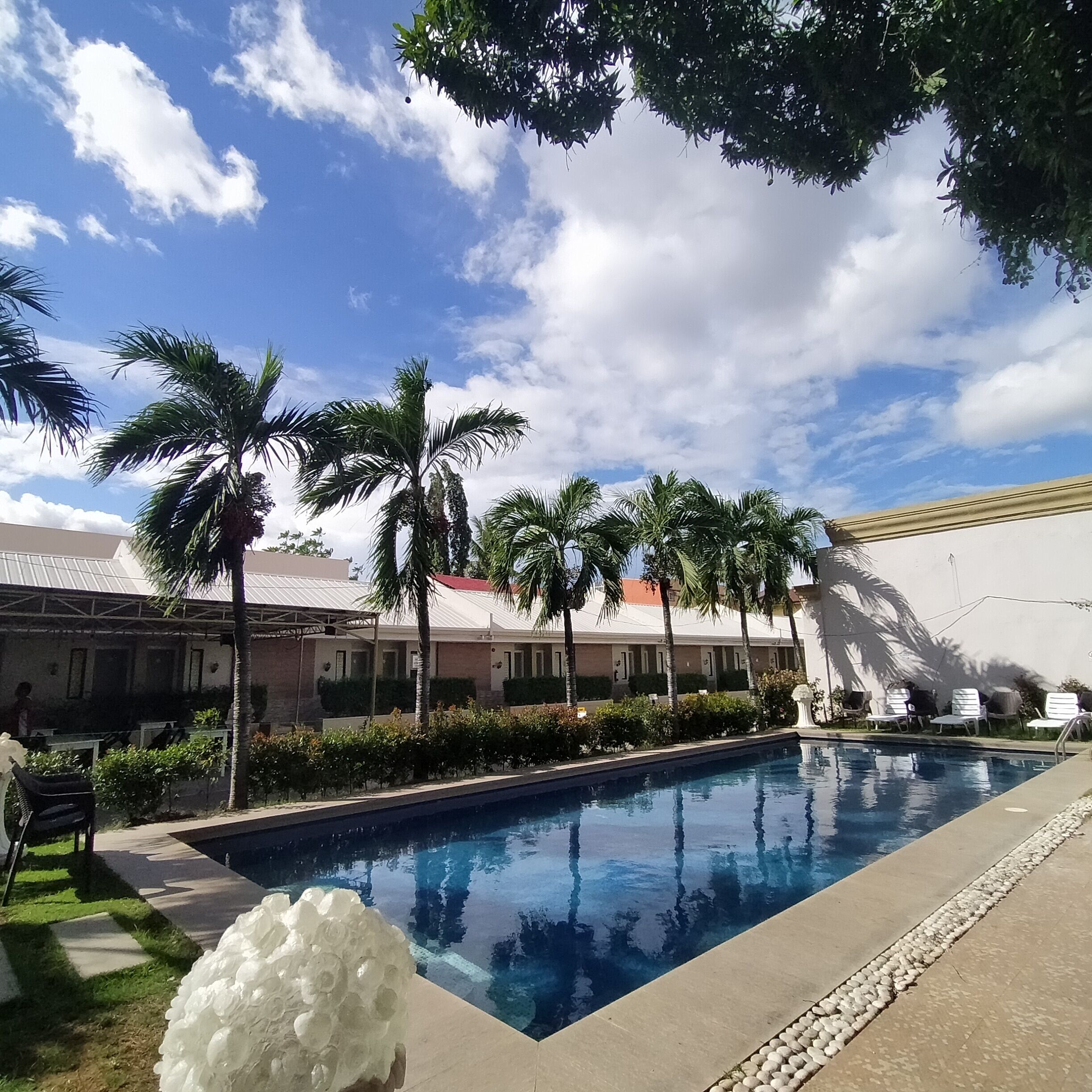 S&M Hotel