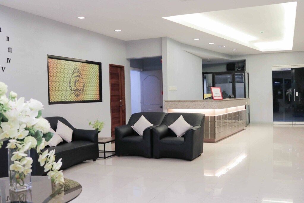 S&M Hotel