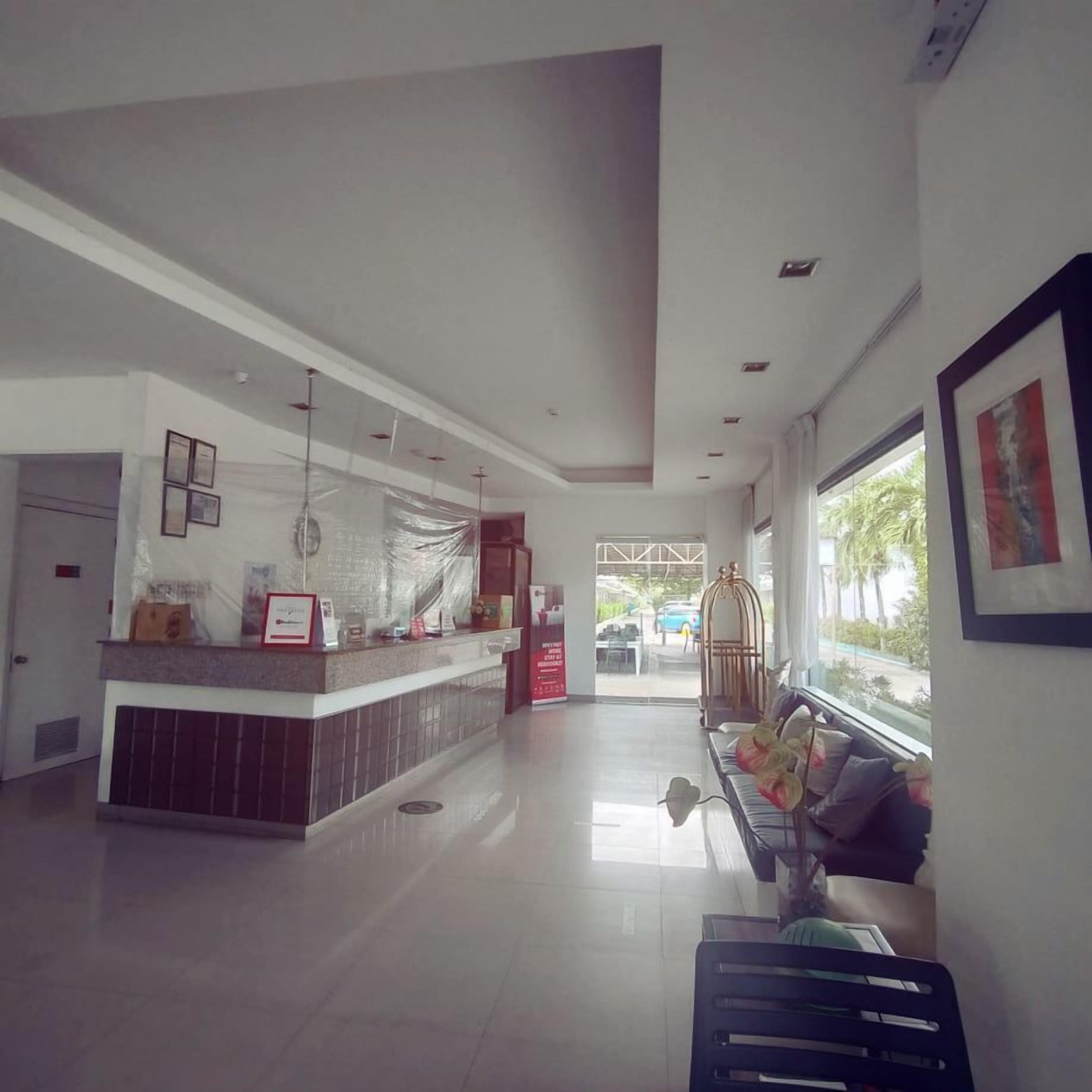 S&M Hotel