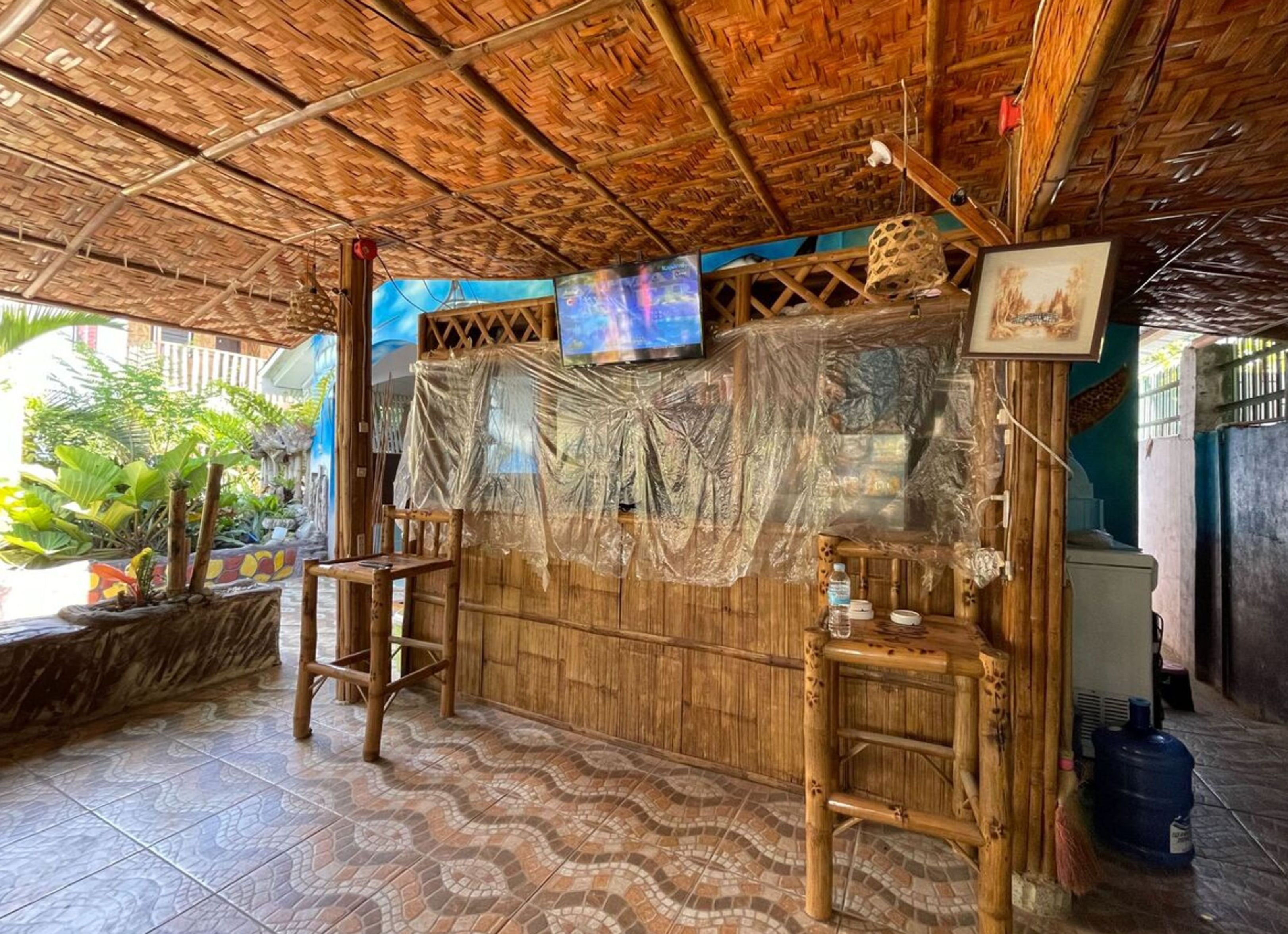 Southpoint Hostel And Restobar by OYO Rooms