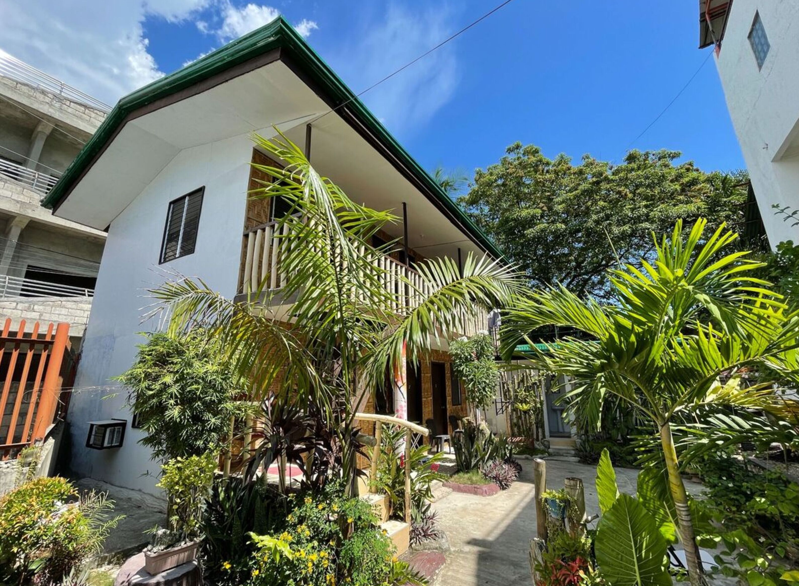 Southpoint Hostel And Restobar by OYO Rooms