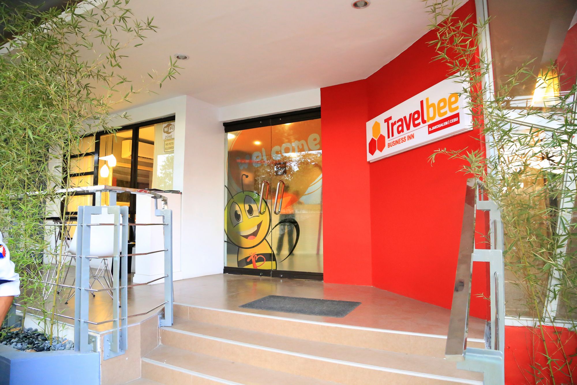 Travelbee Business Inn