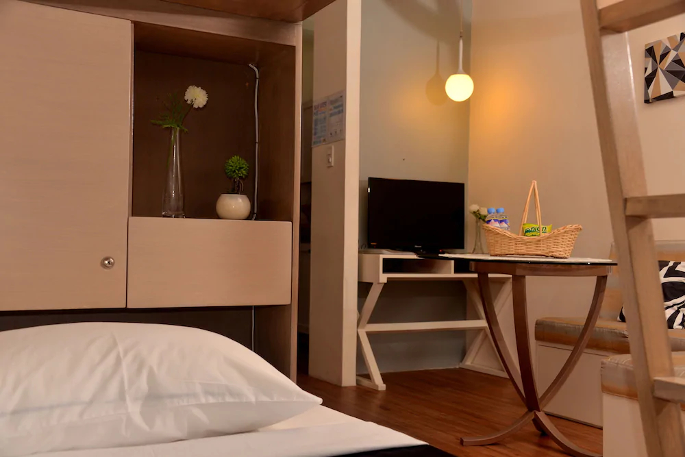 OYO 443 Maria Cristina Arcade Suites