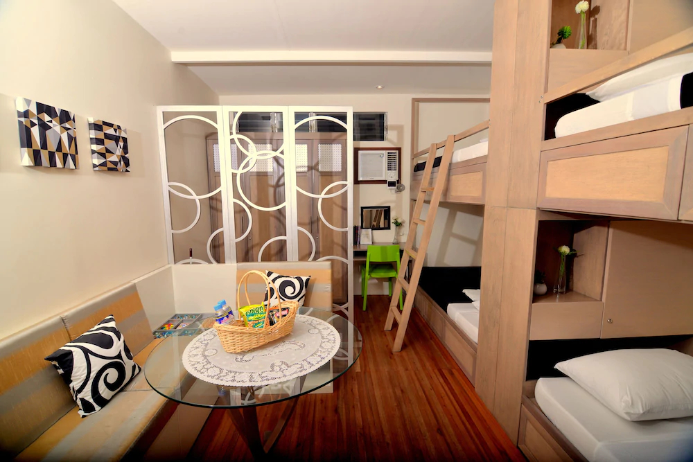 OYO 443 Maria Cristina Arcade Suites
