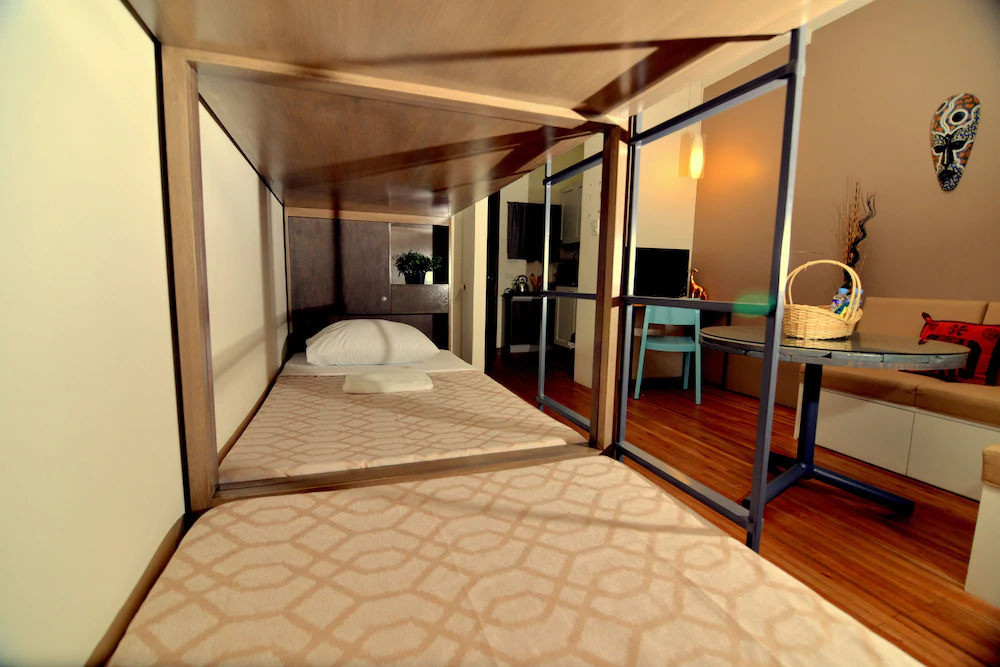 OYO 443 Maria Cristina Arcade Suites
