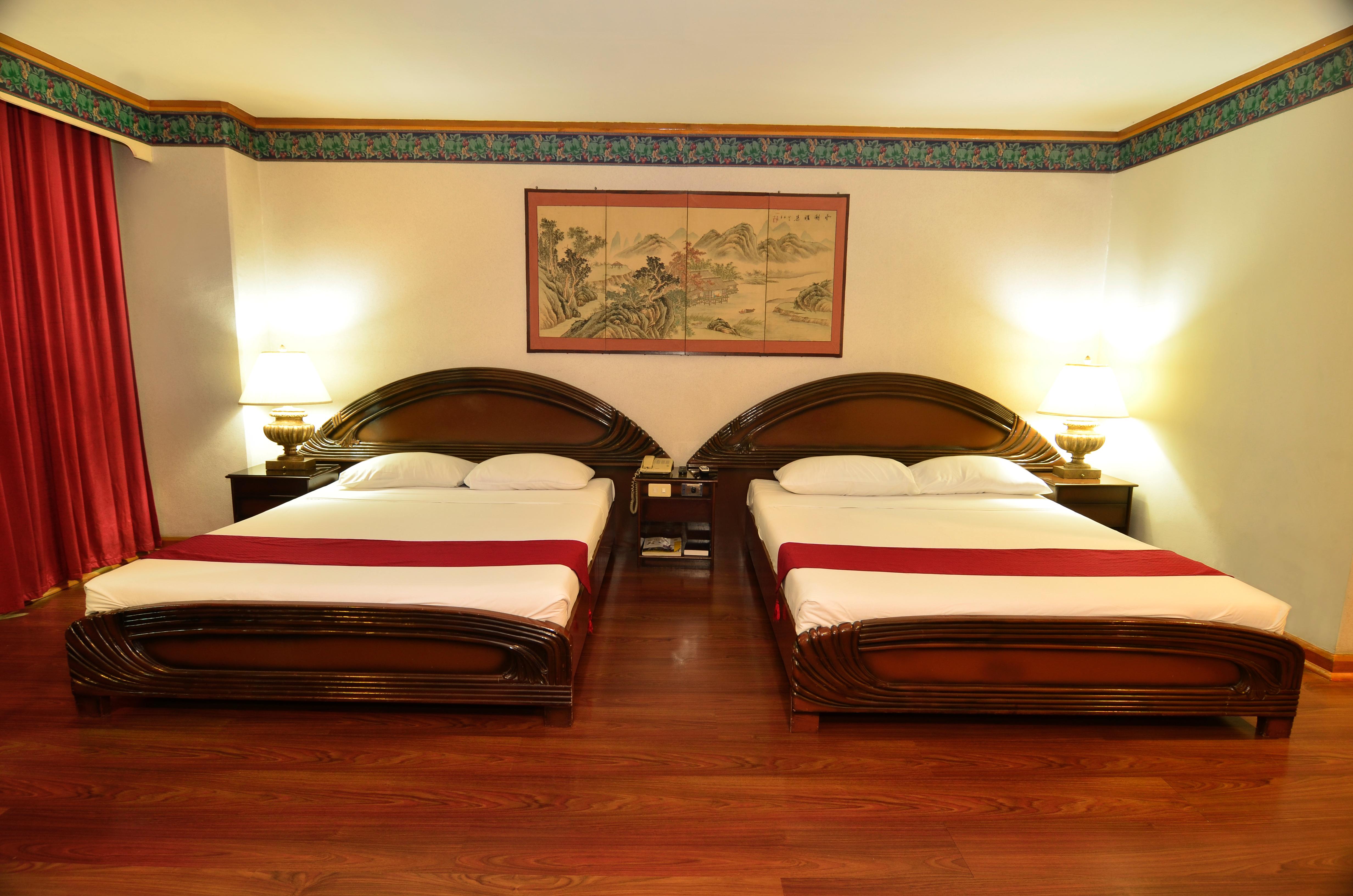 Holiday Plaza Hotel