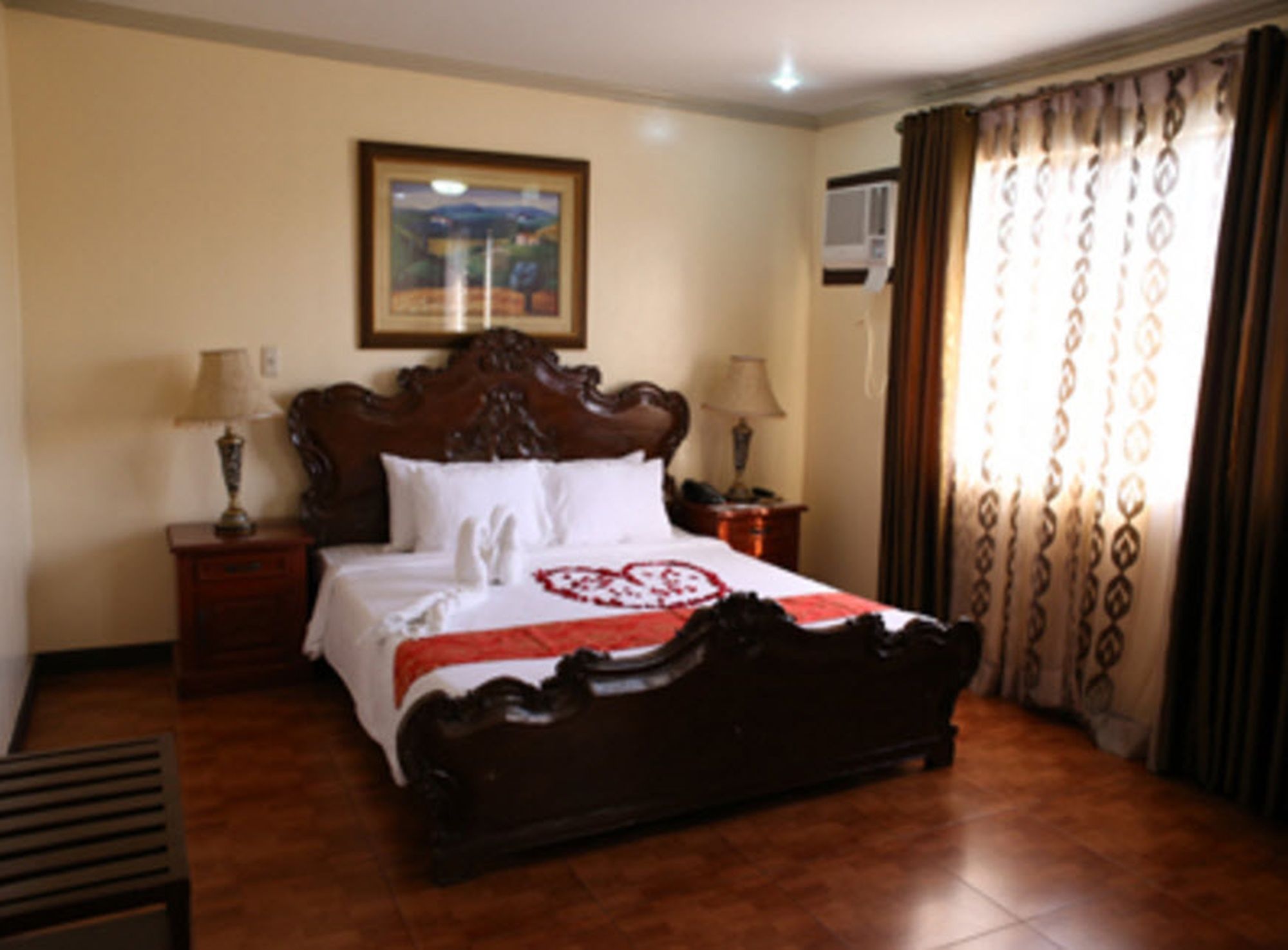 Crown Royale Hotel