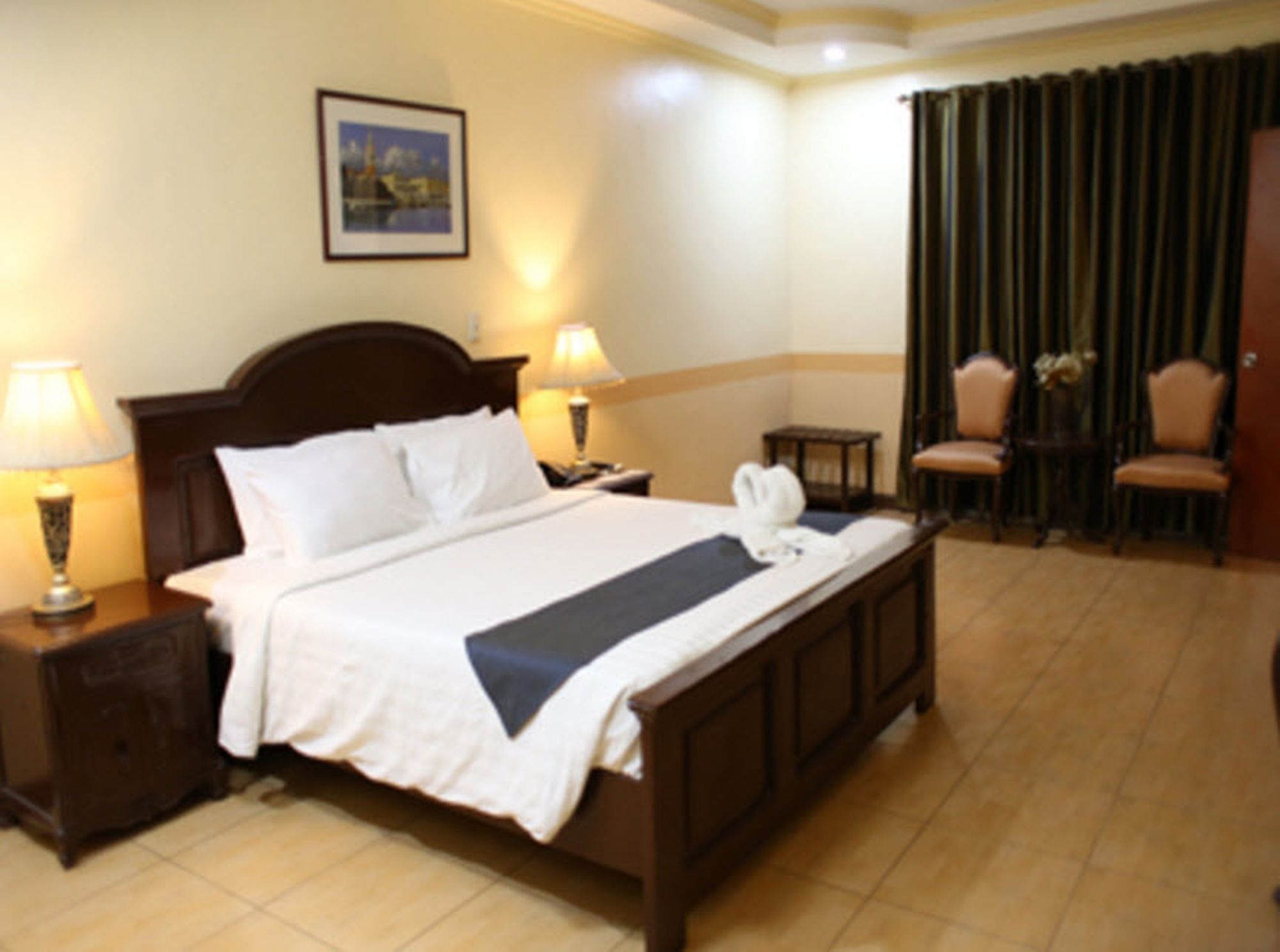 Crown Royale Hotel