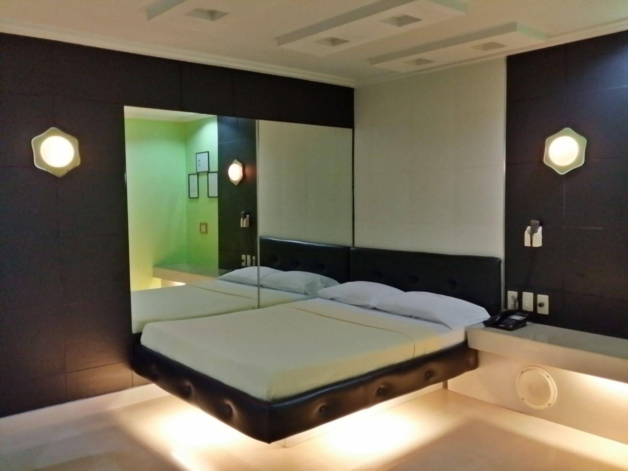 Orchids Drive Inn Hotel and Restaurant