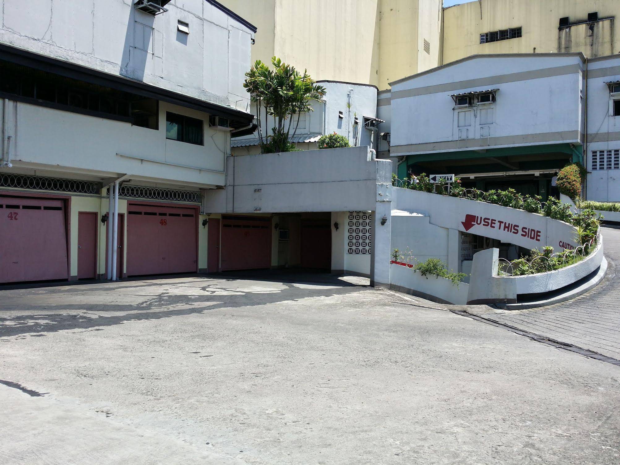 Orchids Drive Inn Hotel and Restaurant