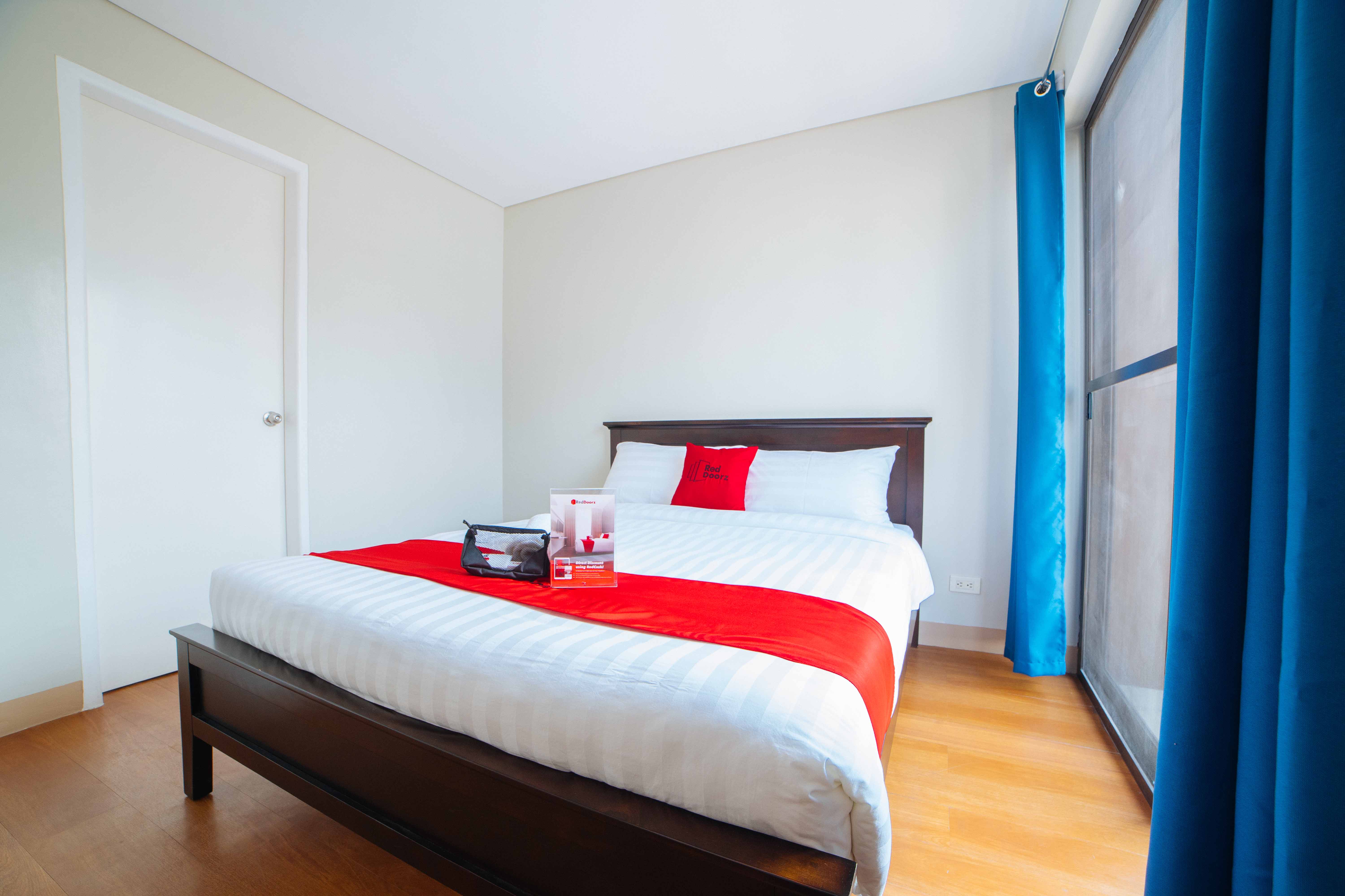 RedDoorz Plus Near Capitol Commons