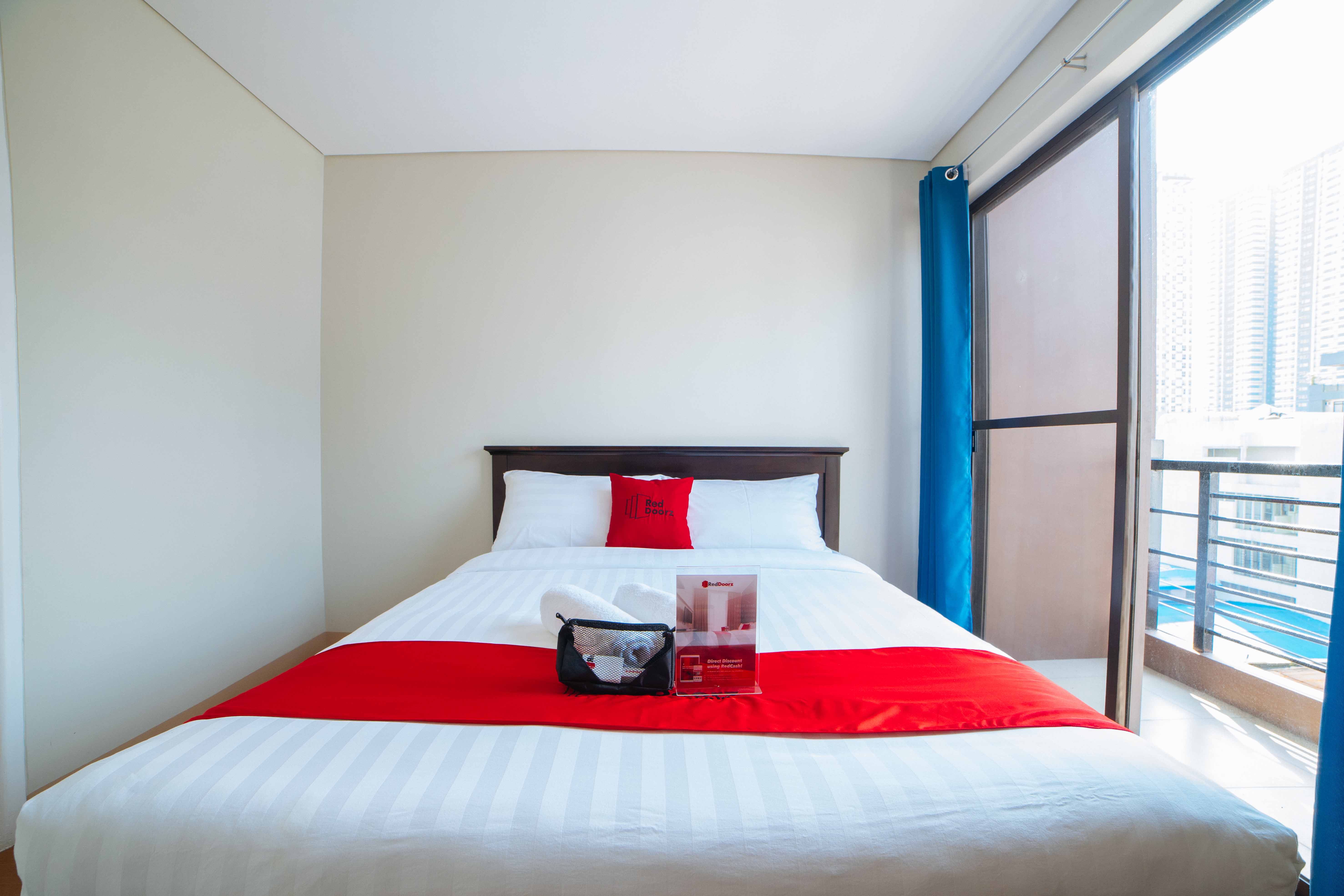 RedDoorz Plus Near Capitol Commons