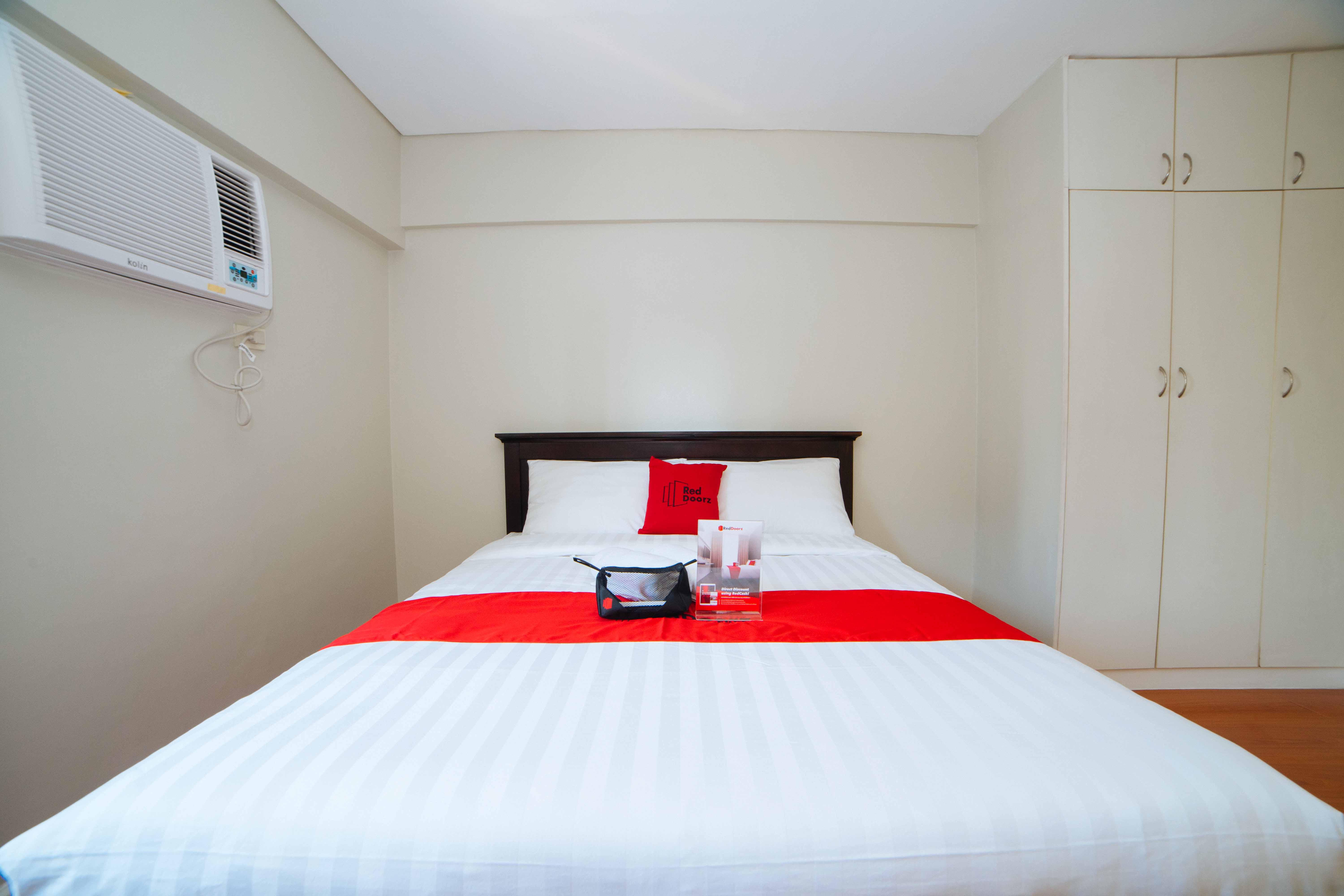 RedDoorz Plus Near Capitol Commons