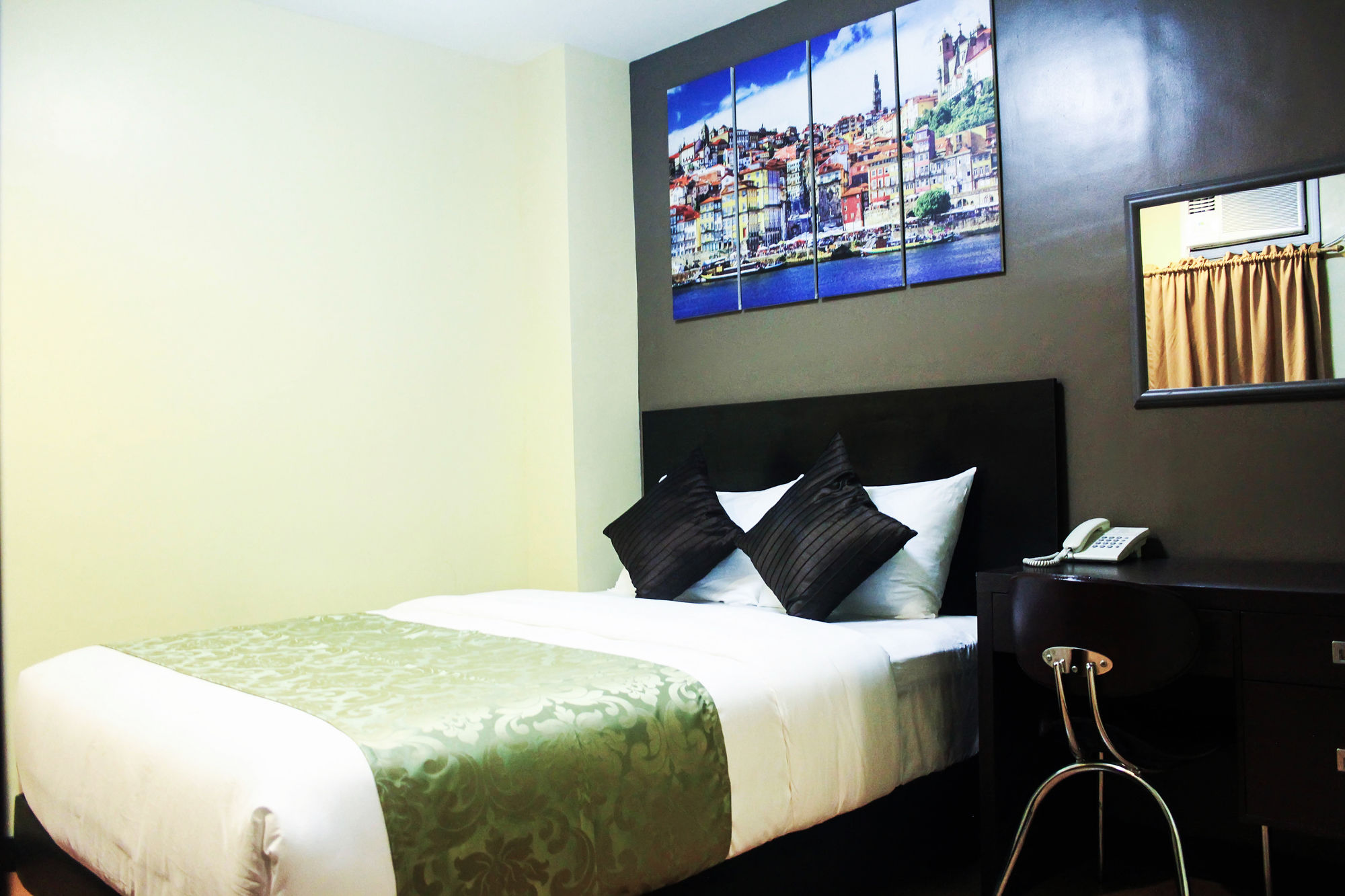 The Studio 18 Residences