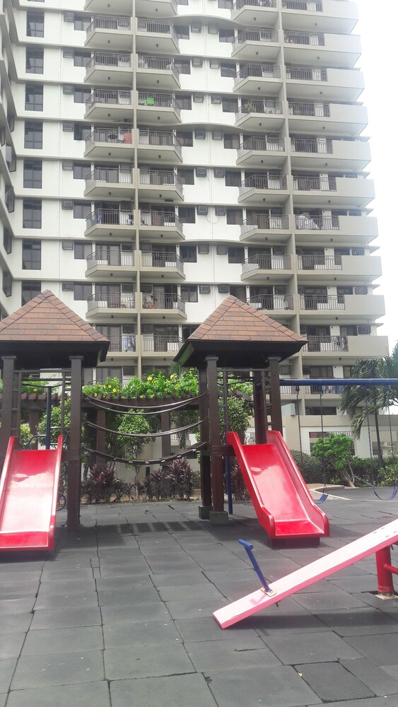 Migz N Tons Place At Cypress Towers