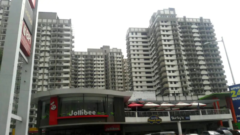 Migz N Tons Place At Cypress Towers