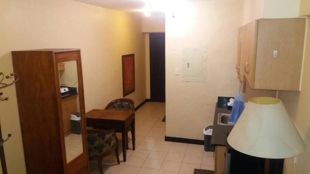 Migz N Tons Place At Cypress Towers