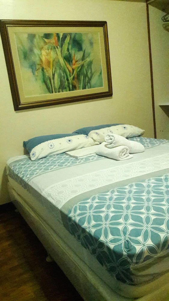 Migz N Tons Place At Cypress Towers