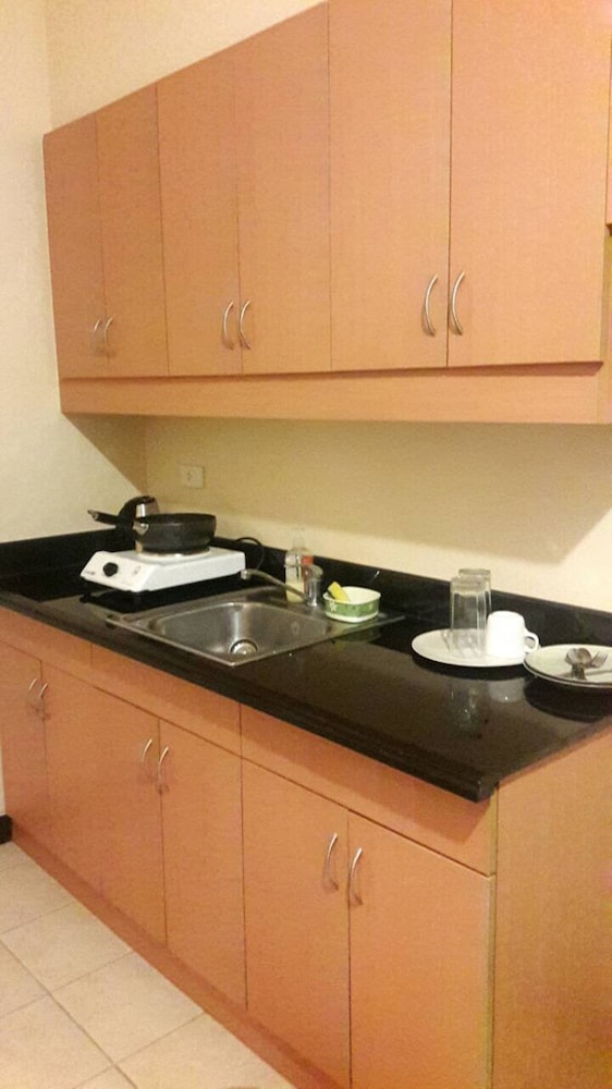 Migz N Tons Place At Cypress Towers