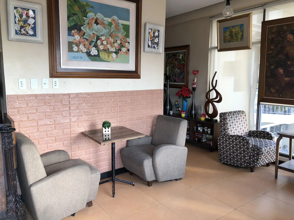 Migz N Tons Place At Cypress Towers