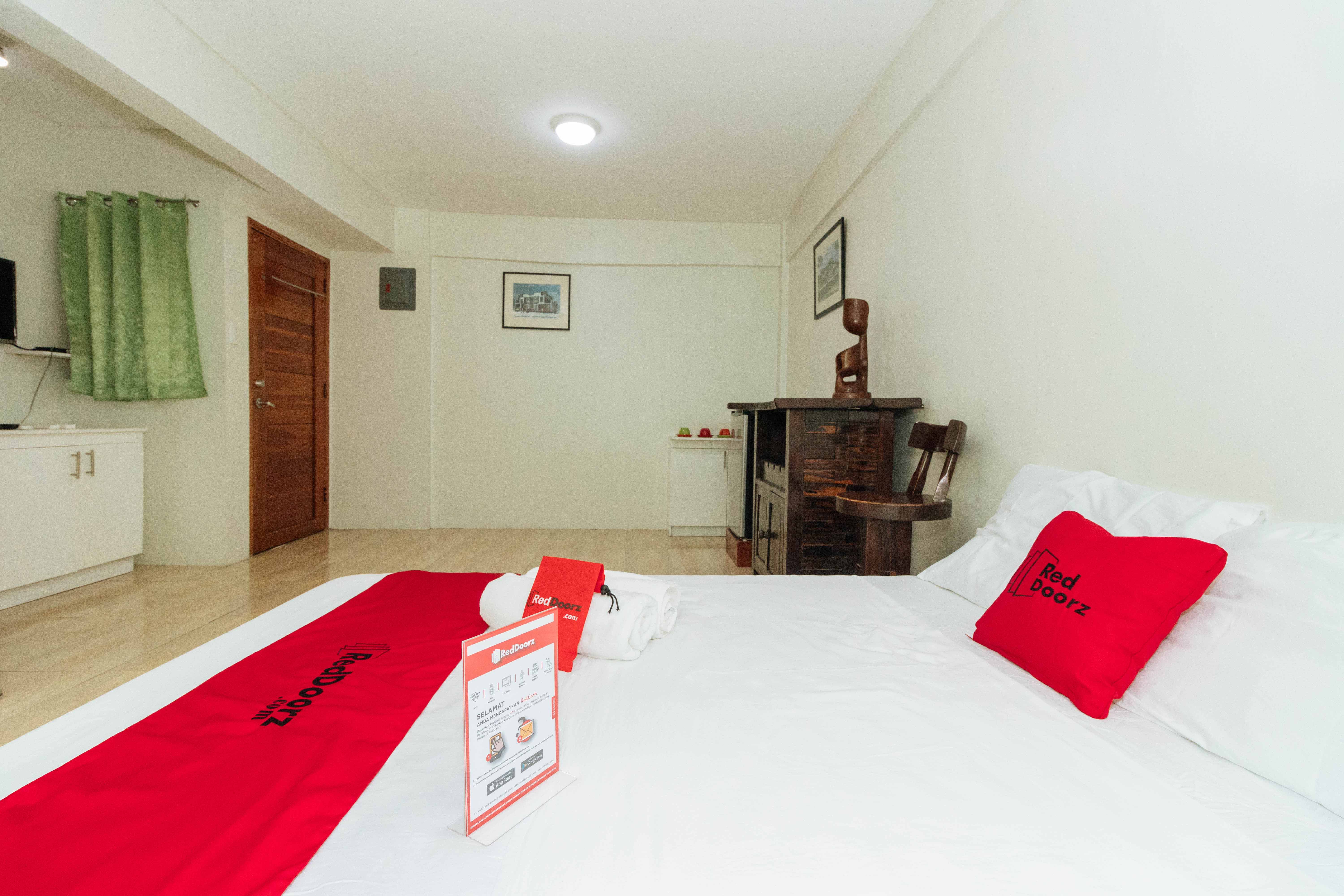 RedDoorz near Mckinley Hill Taguig City