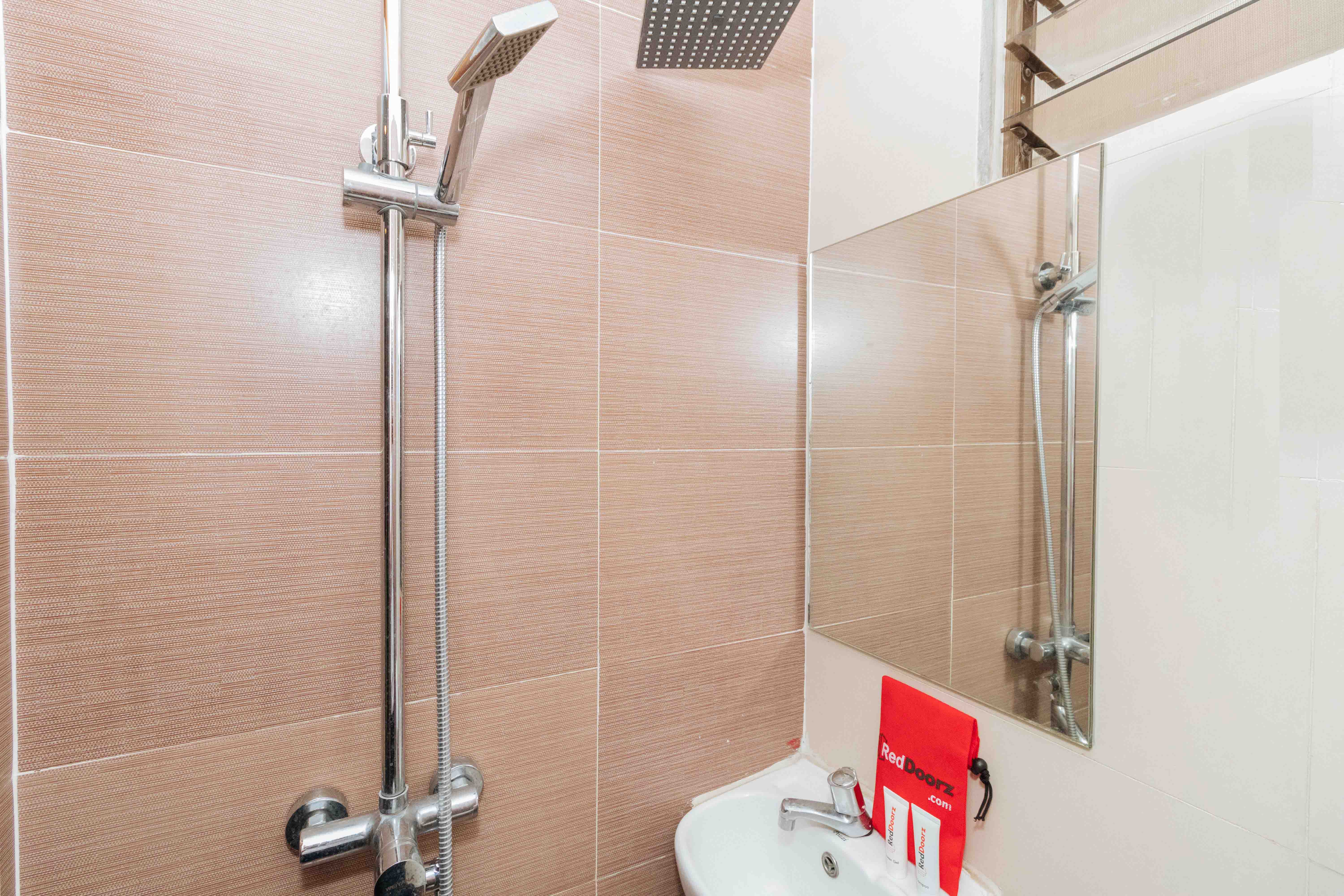 RedDoorz near Mckinley Hill Taguig City