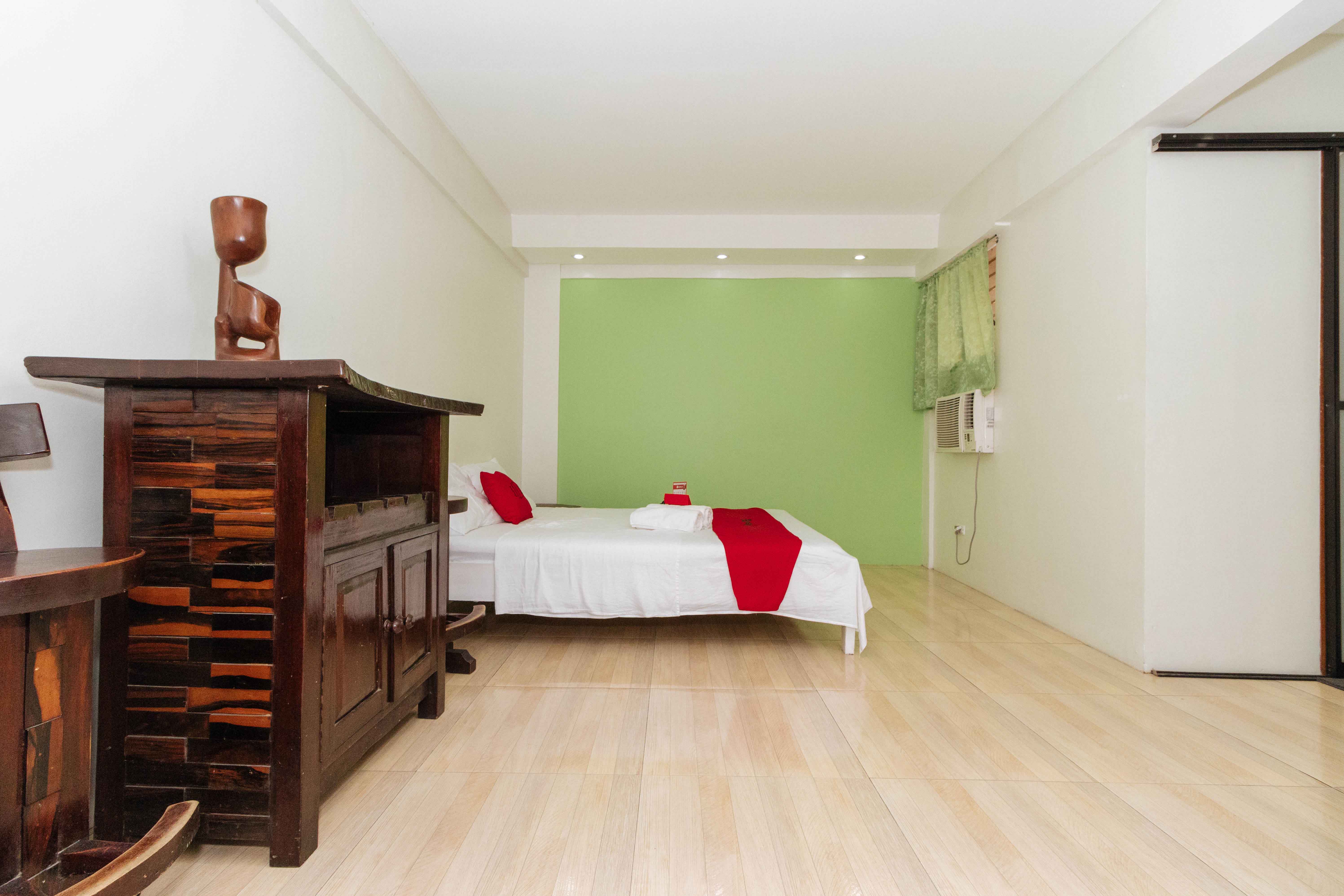 RedDoorz near Mckinley Hill Taguig City