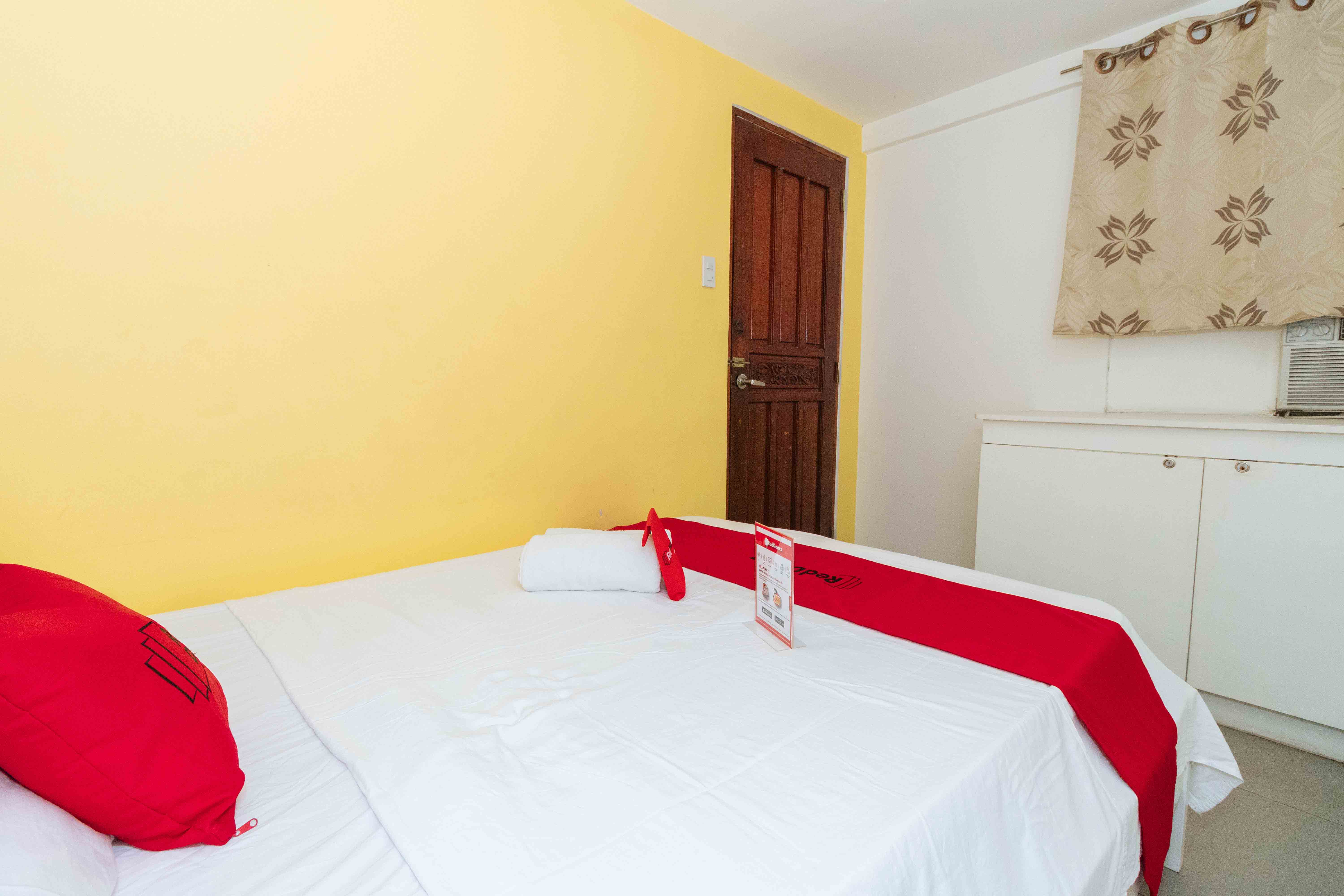 RedDoorz near Mckinley Hill Taguig City