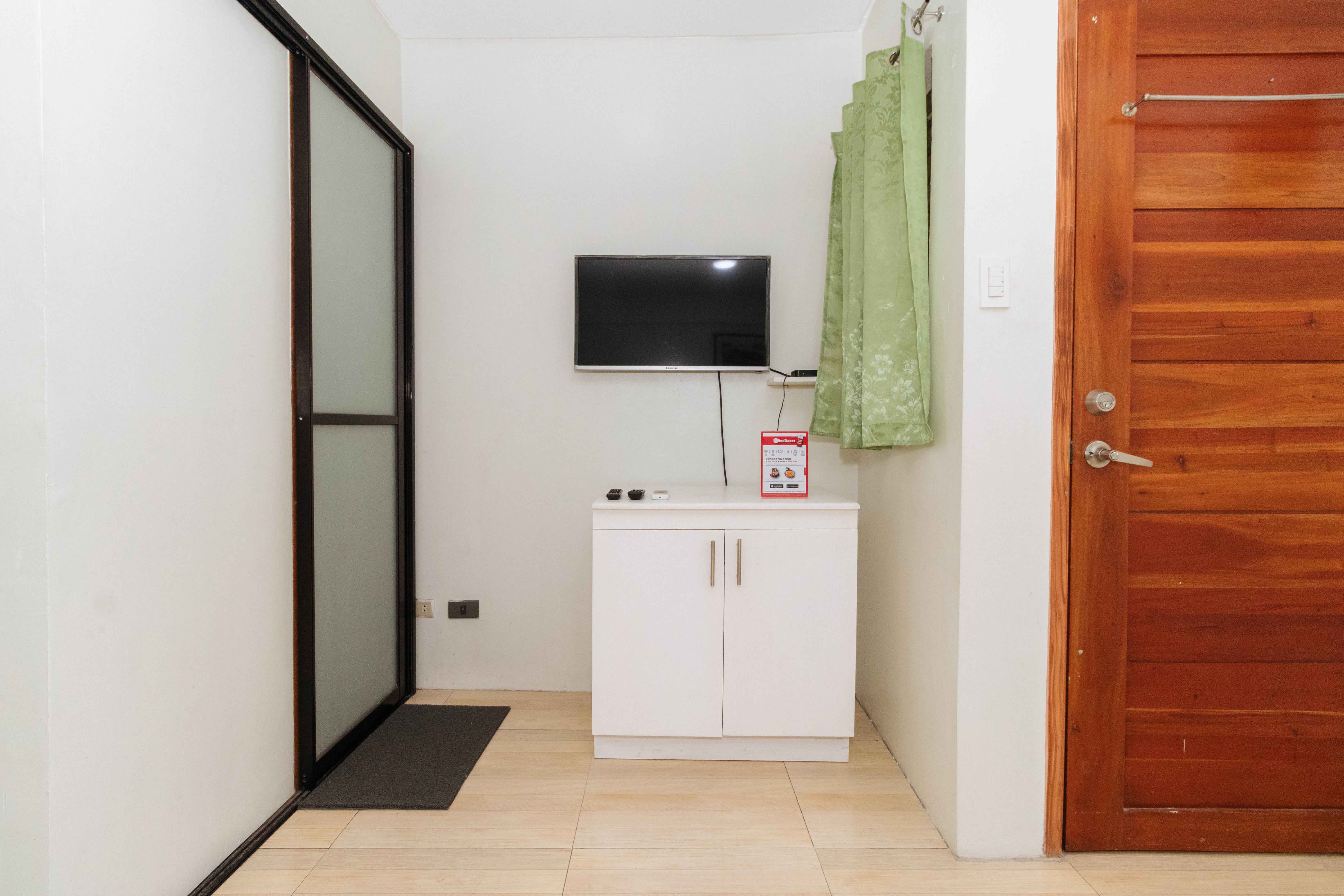 RedDoorz near Mckinley Hill Taguig City