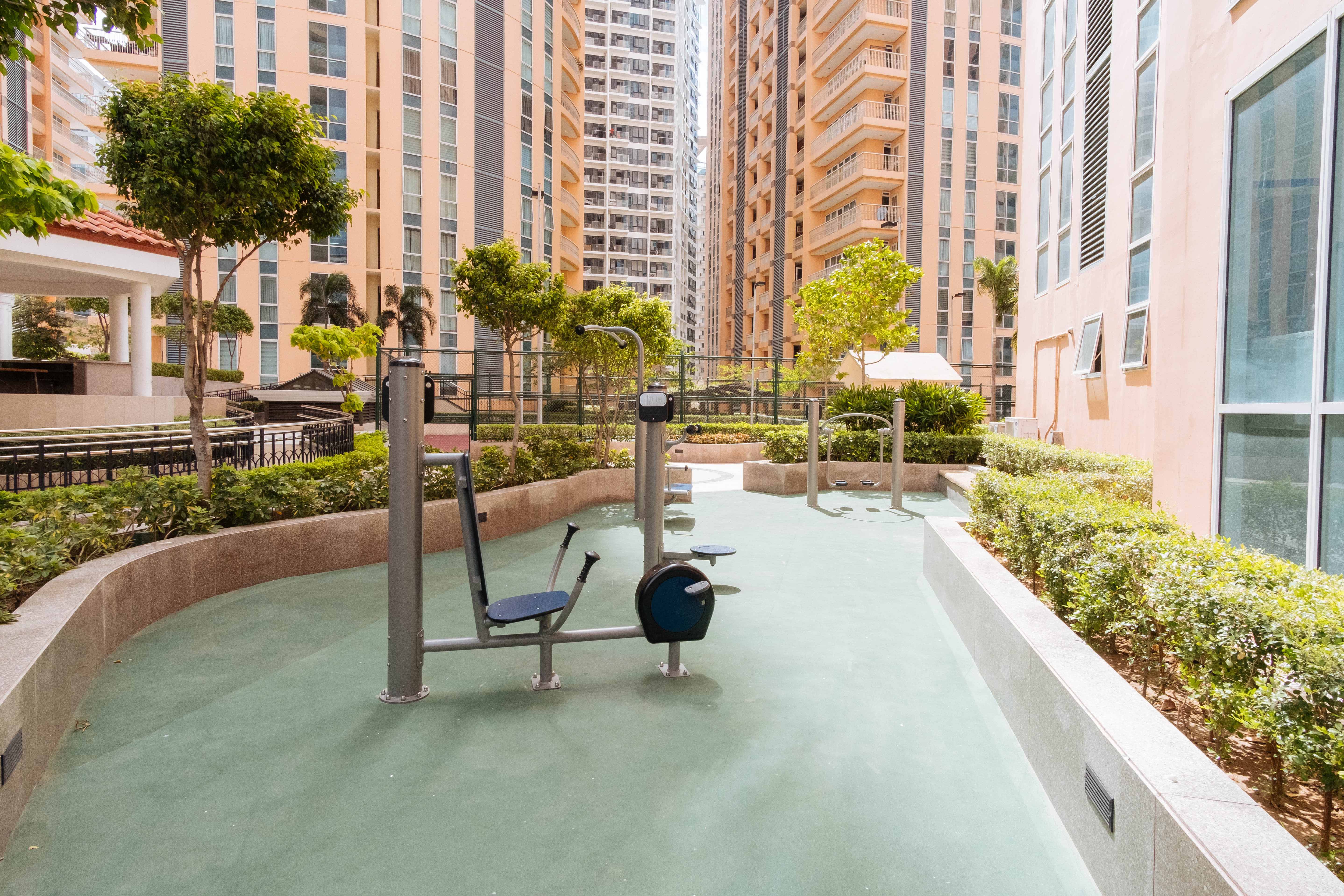 RedDoorz Premium @ Venice Luxury BGC 1