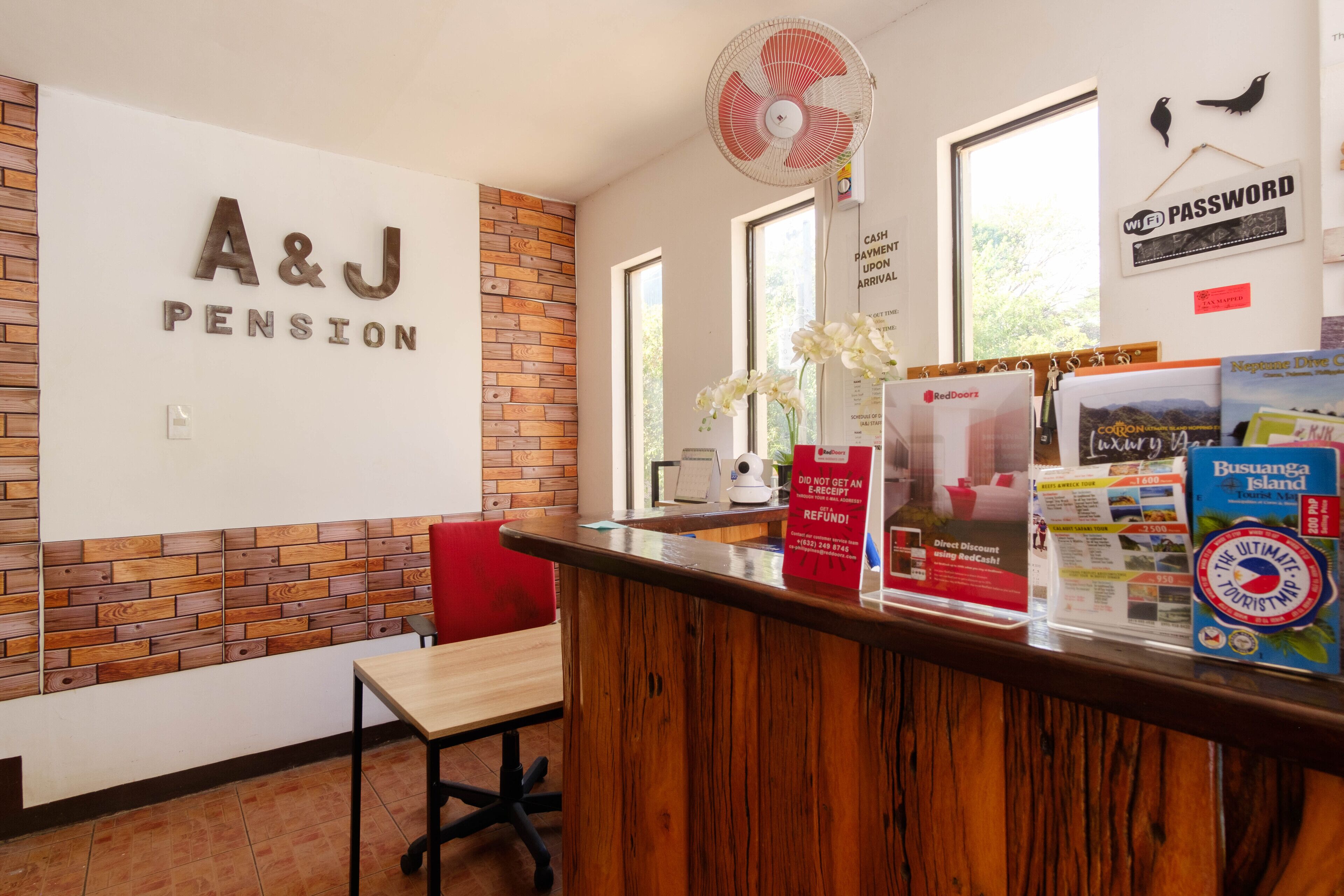 A & J Pension by RedDoorz