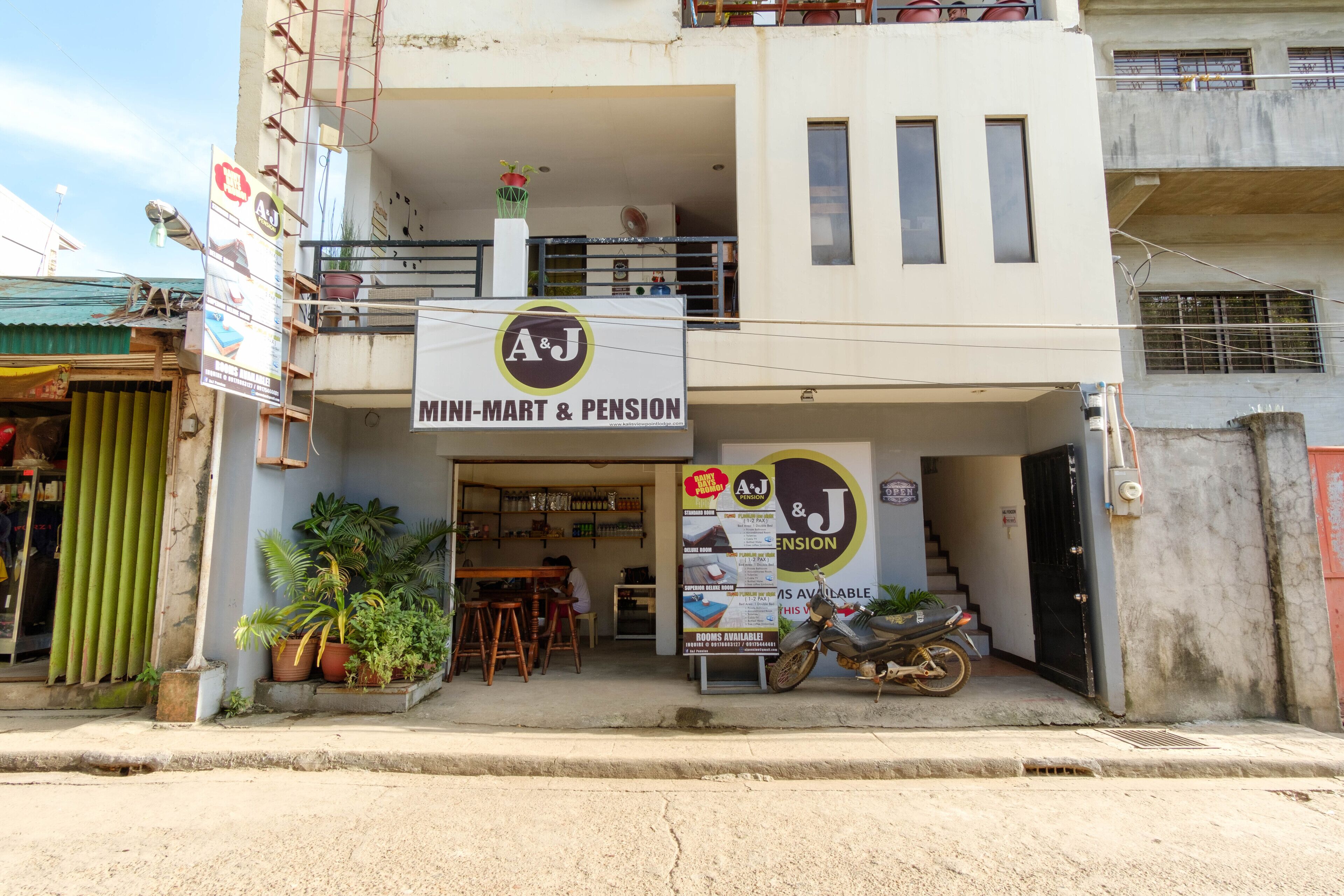 A & J Pension by RedDoorz