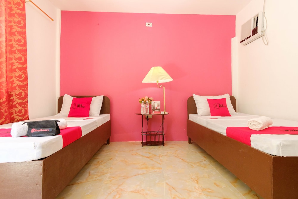 Cebuano Lodge by RedDoorz