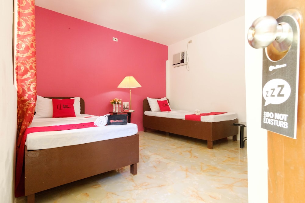 Cebuano Lodge by RedDoorz