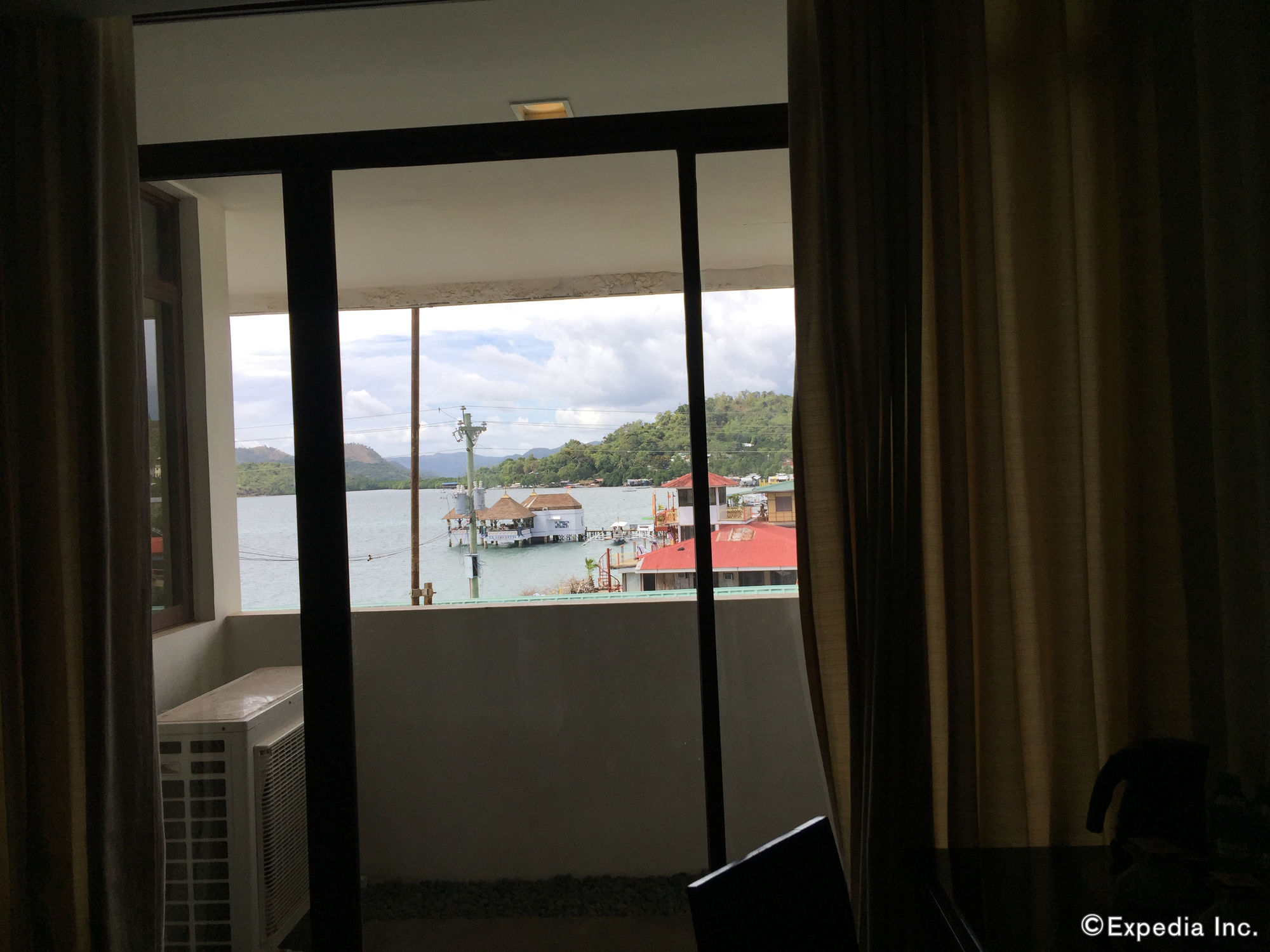 Coron Gateway Hotel & Suites