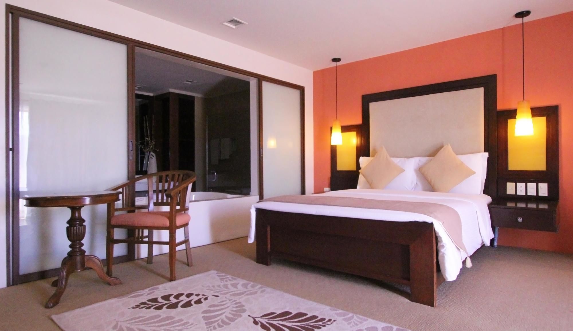 Coron Gateway Hotel & Suites