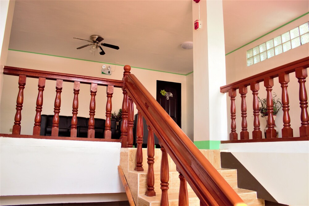 Coron Linde's Inn