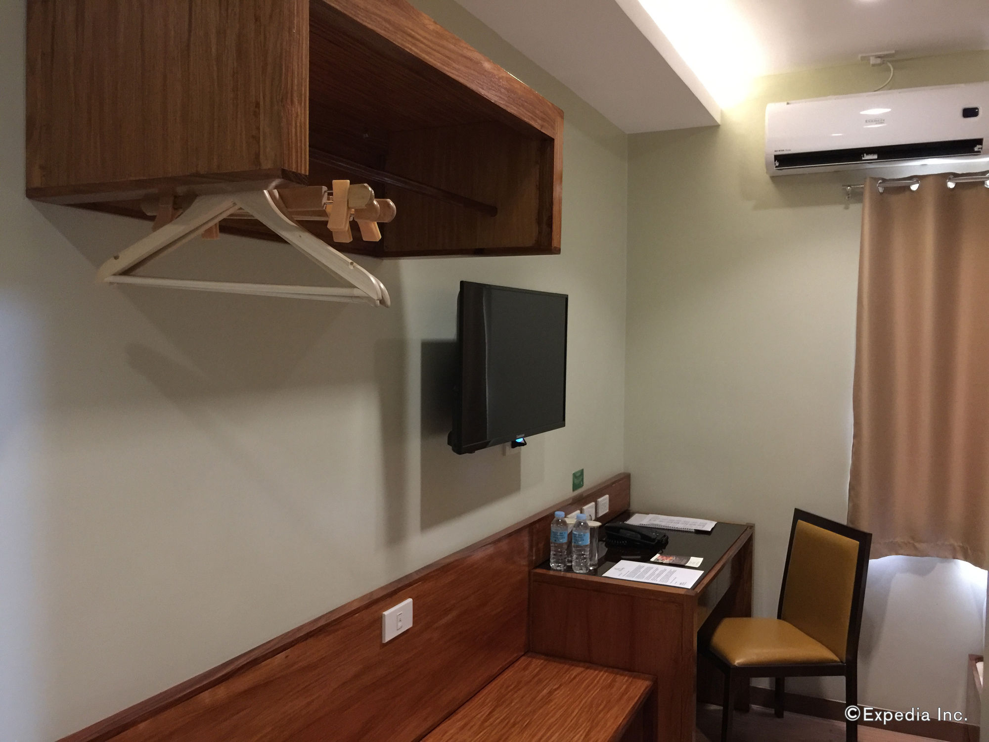 Coron Soleil Express Hotel