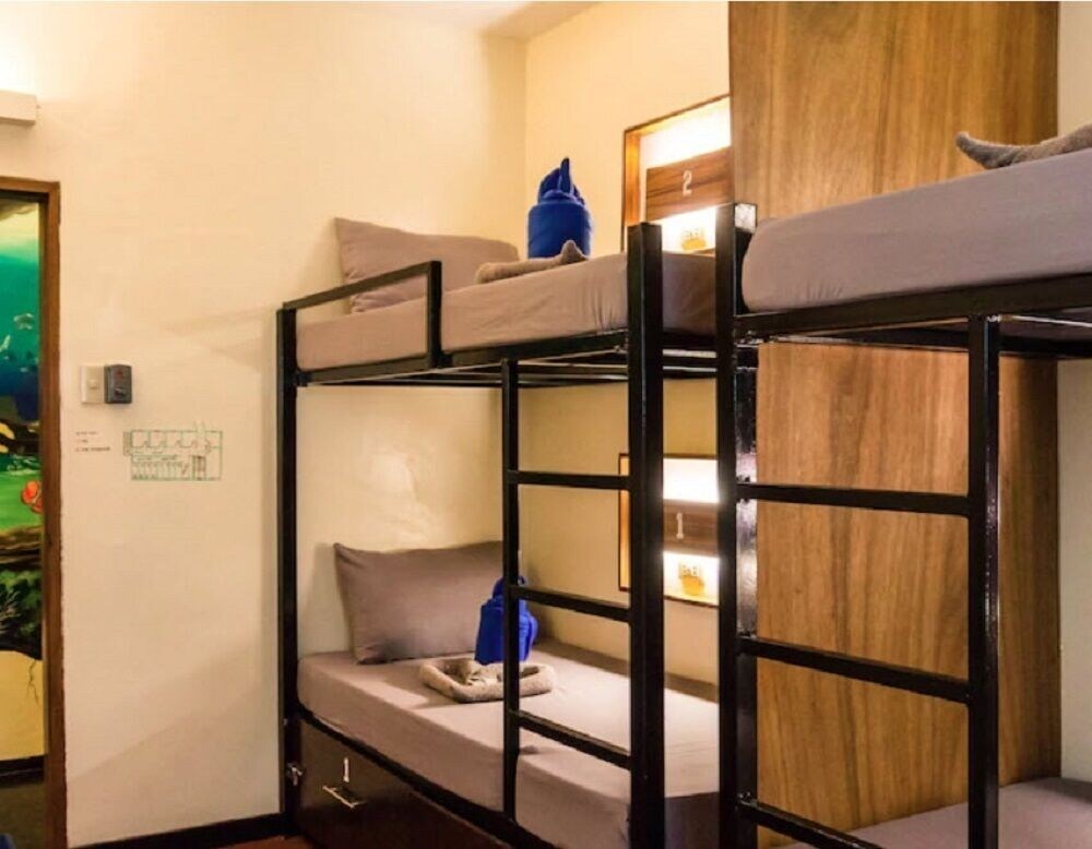 Outpost Hostel - Coron