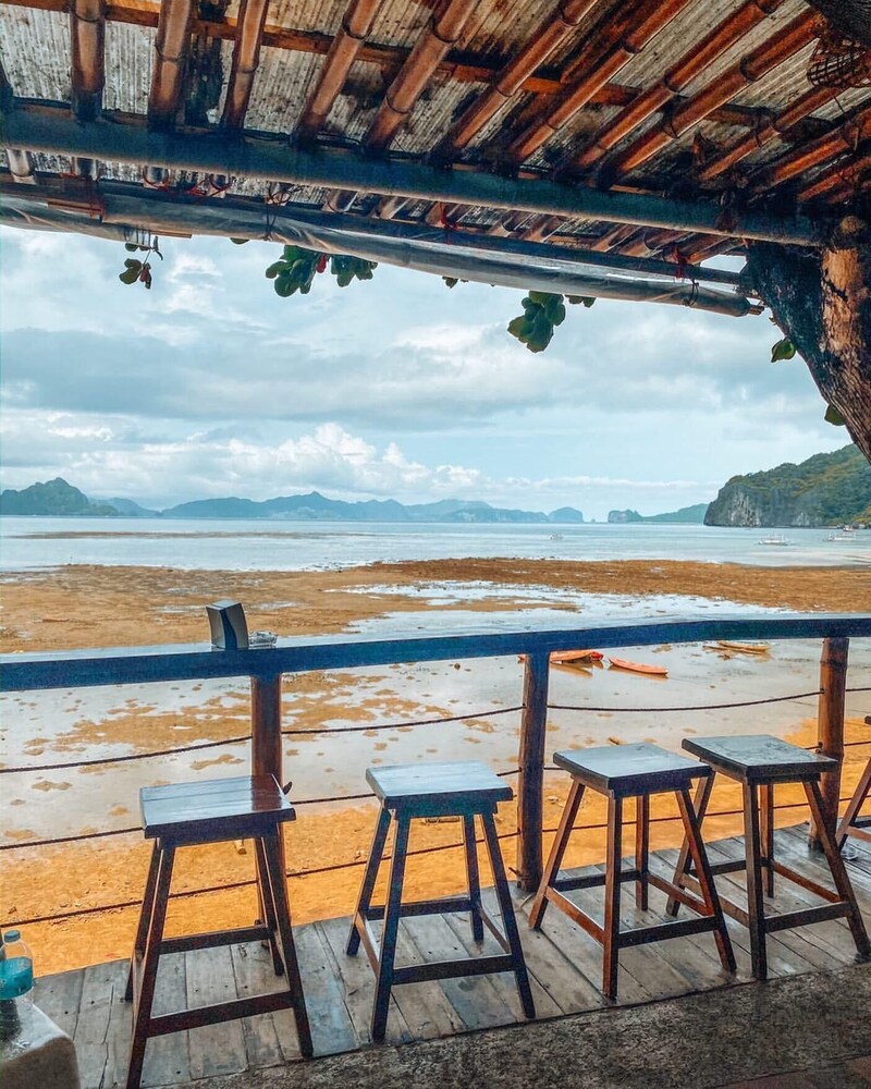 Outpost Hostel - Coron