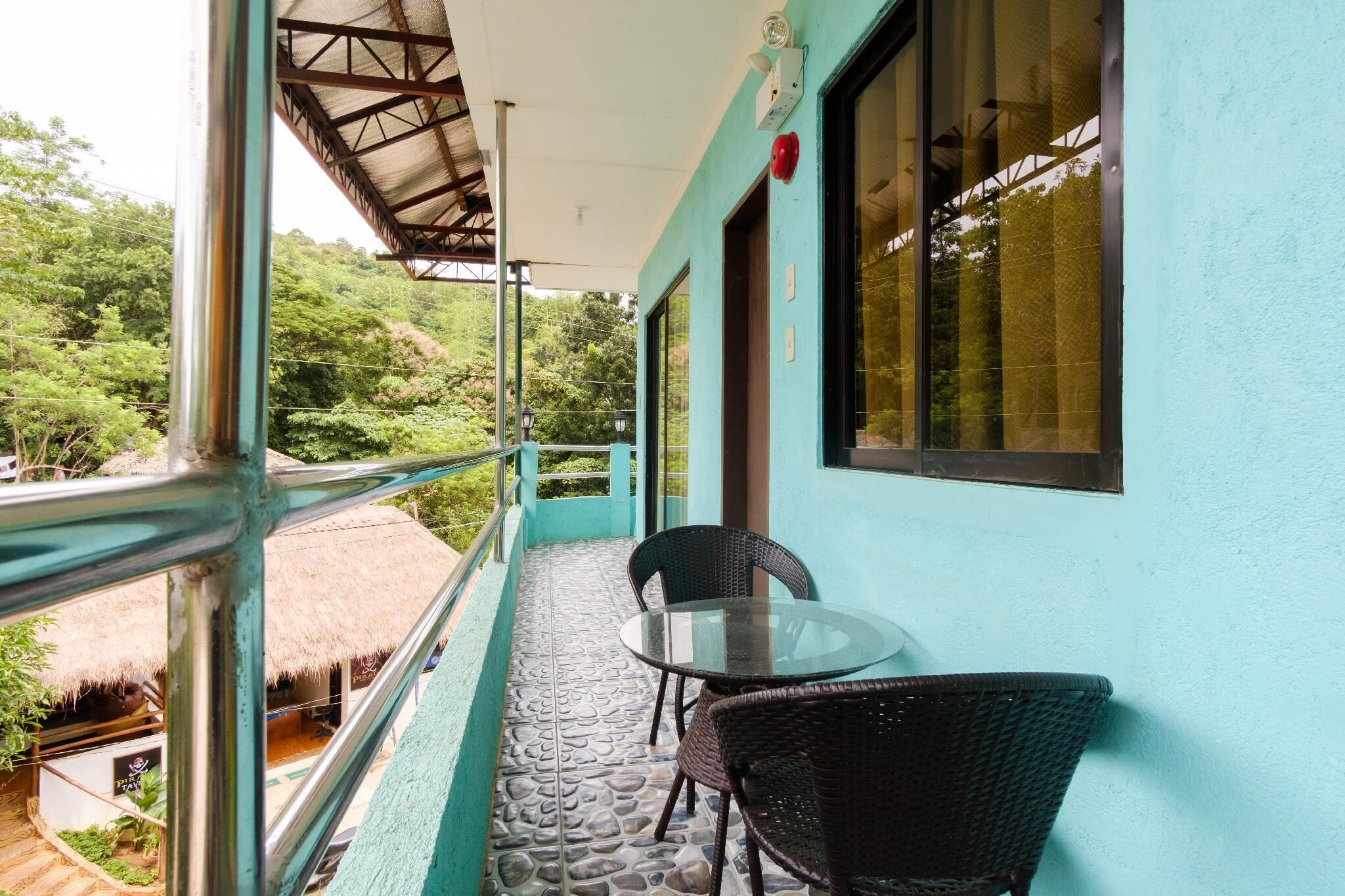 RedDoorz @ Dinagpan Street Coron