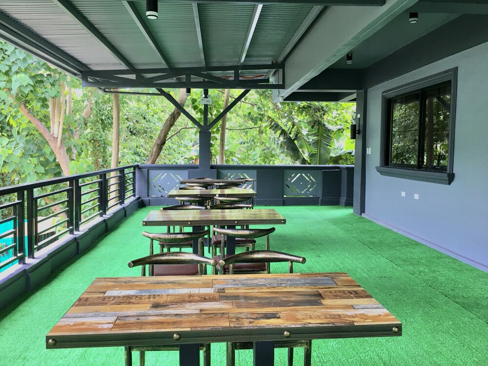 Sailing Inn Coron