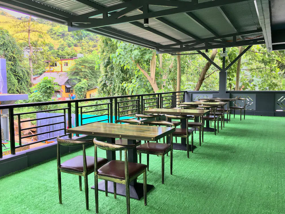 Sailing Inn Coron